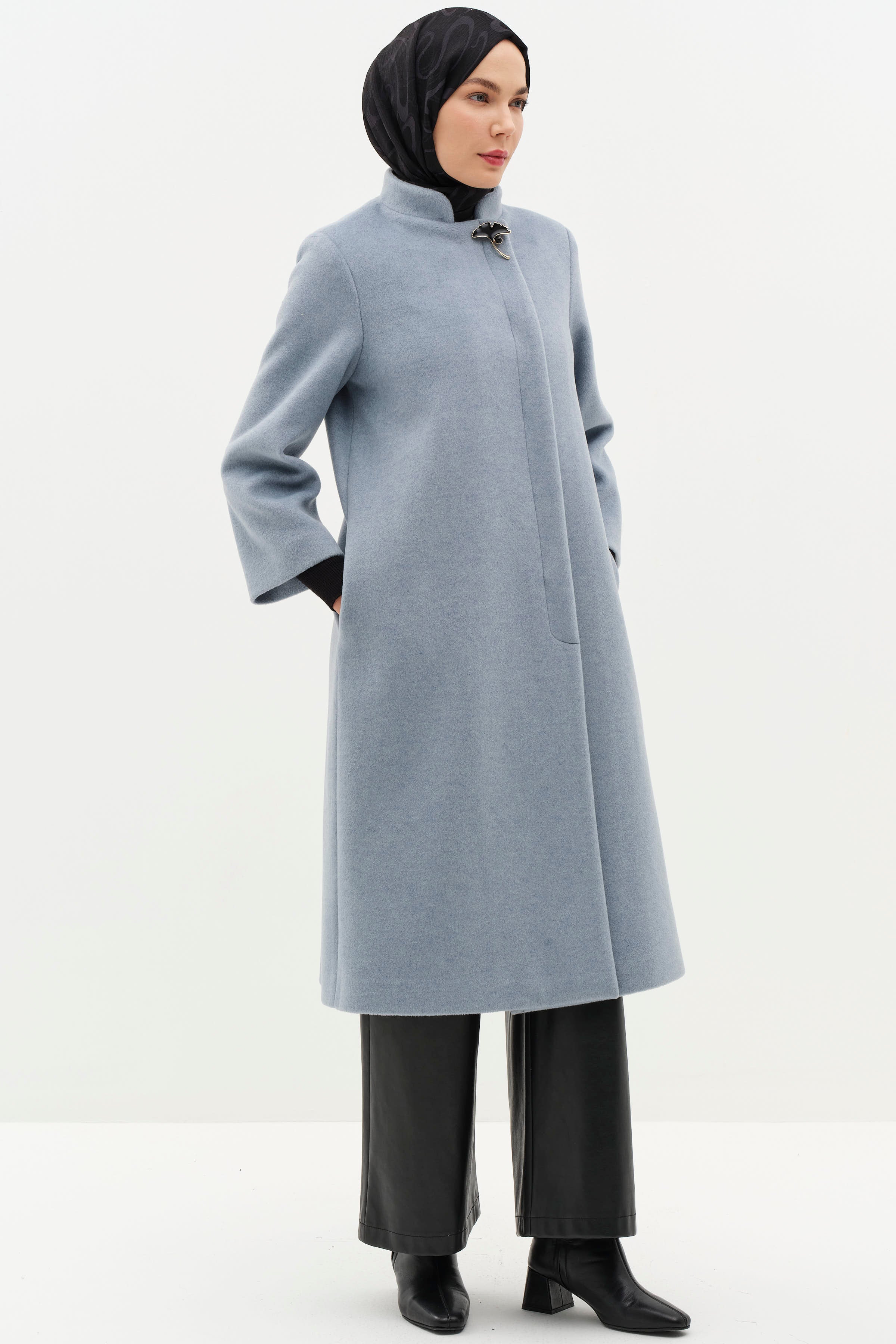 Gizli Patlı Broş Detaylı Kaban - Mavi TUGBA