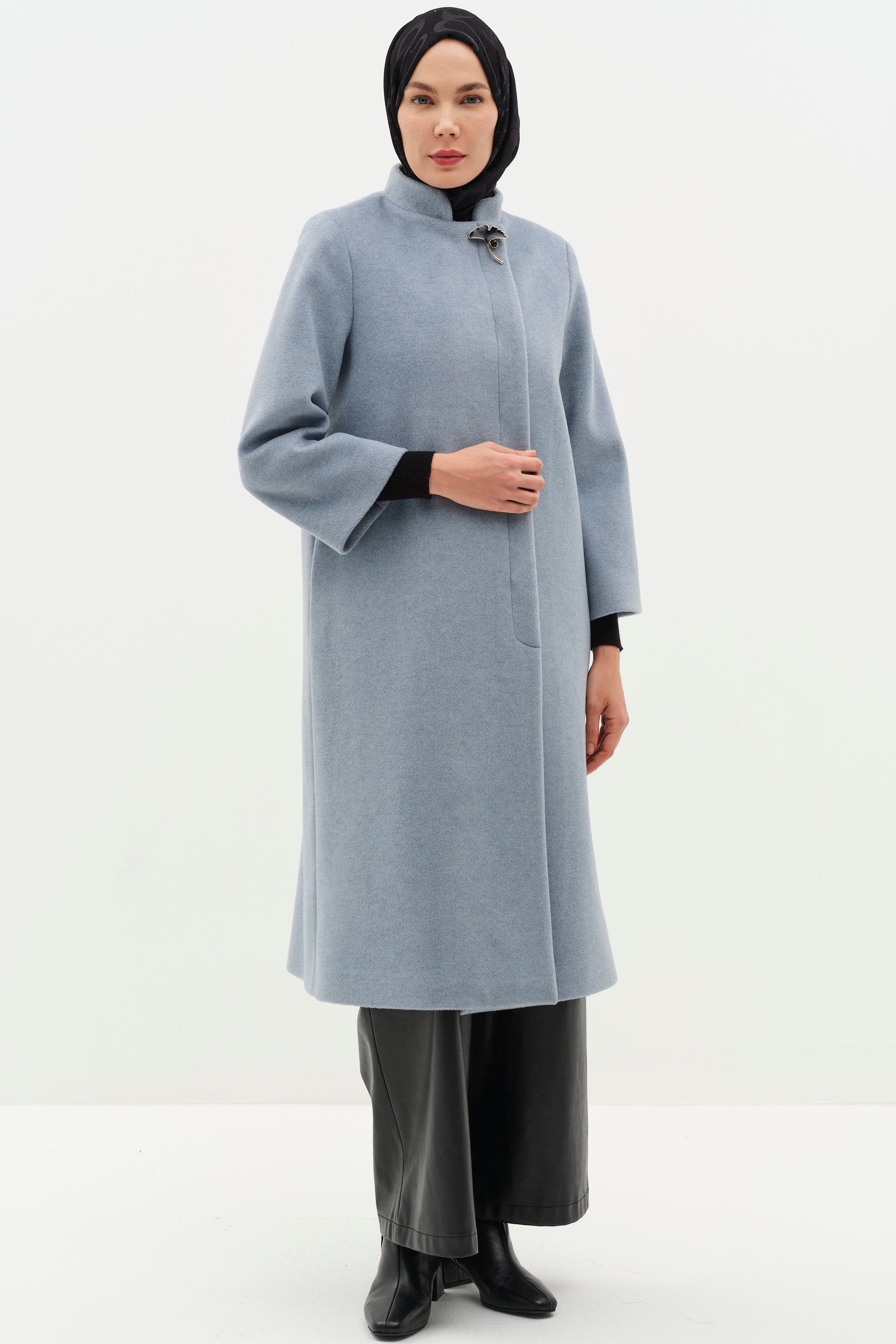 Gizli Patlı Broş Detaylı Kaban - Mavi TUGBA