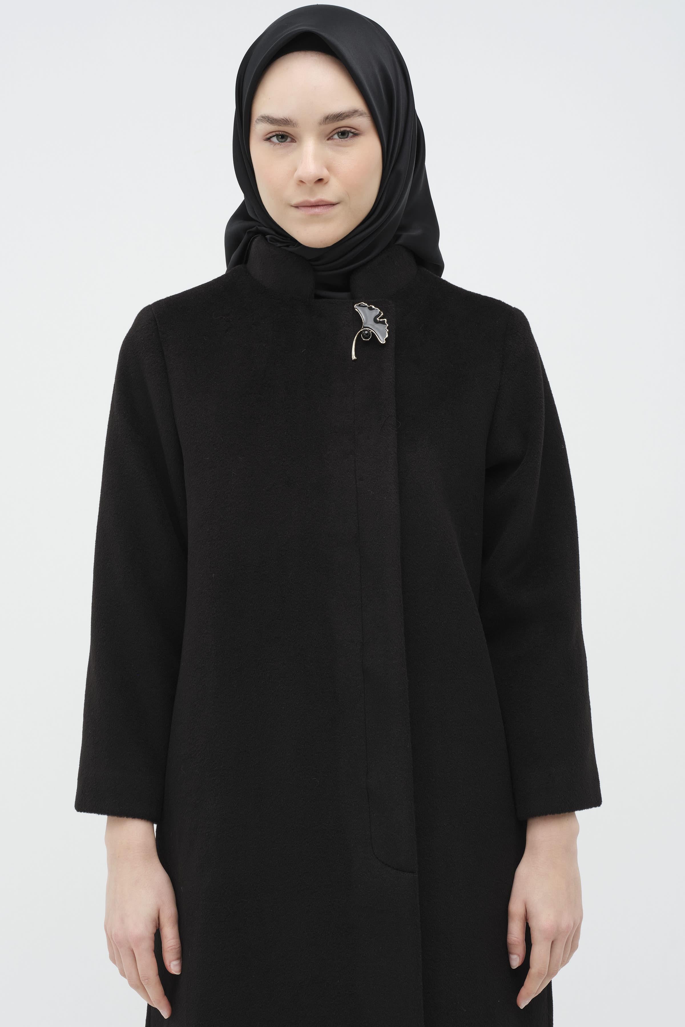 Gizli Patlı Broş Detaylı Kaban - Siyah TUGBA