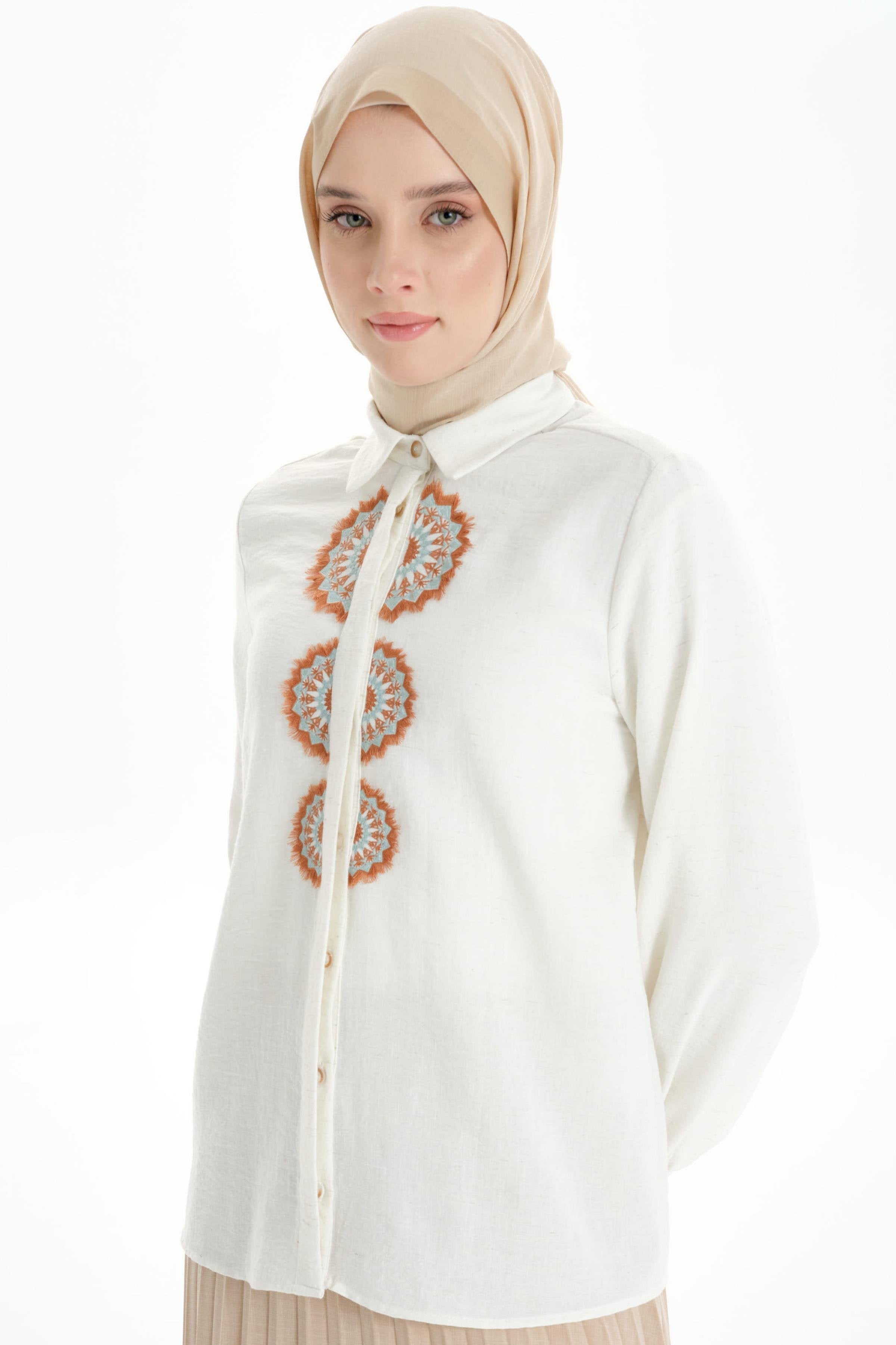 Gizli Patlı Nakış Detaylı Gömlek - Ekru - Su Yeşili TUGBA