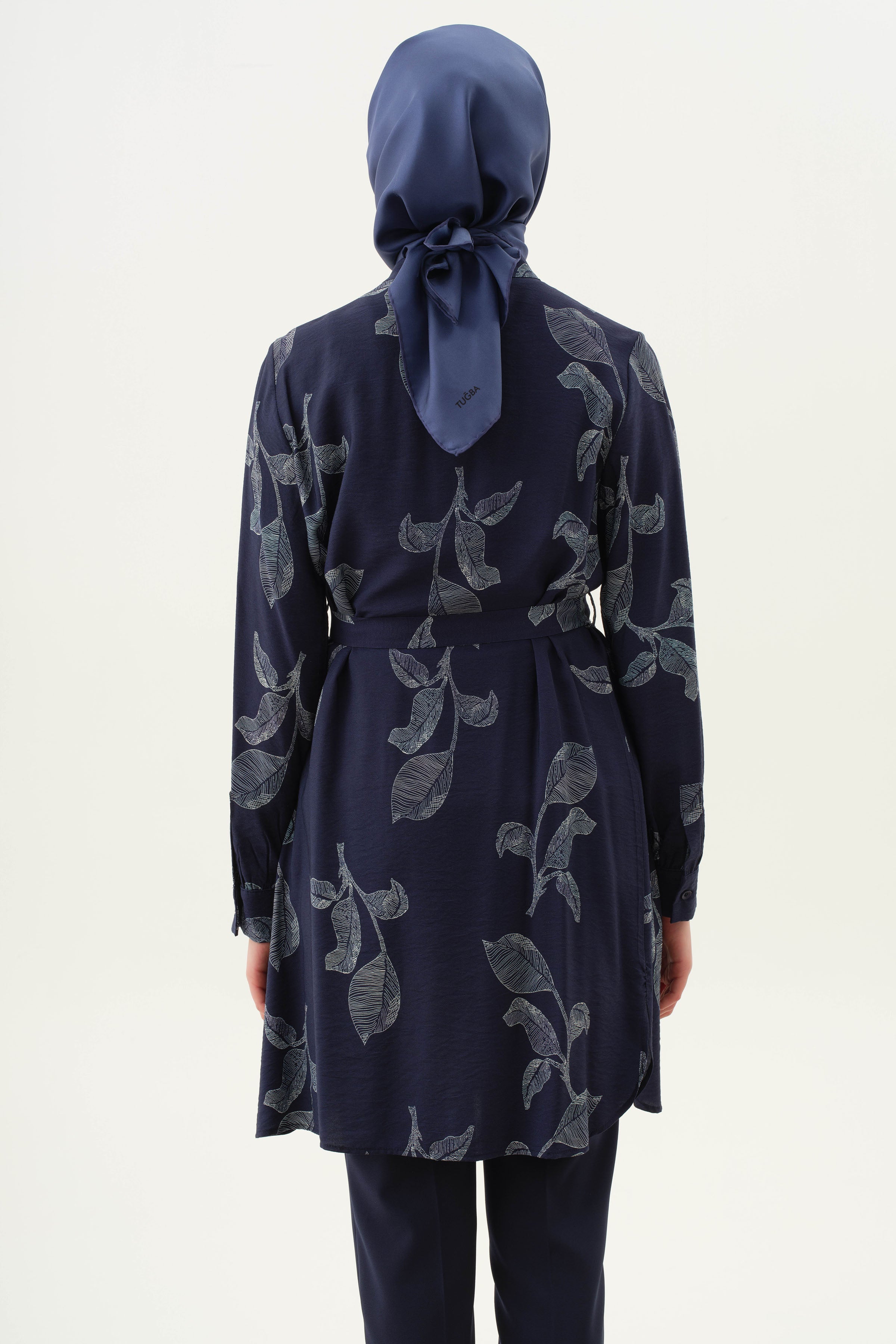 Hakim Yaka Büzgülü Floral Yaprak Desenli Tunik - Lacivert TUGBA