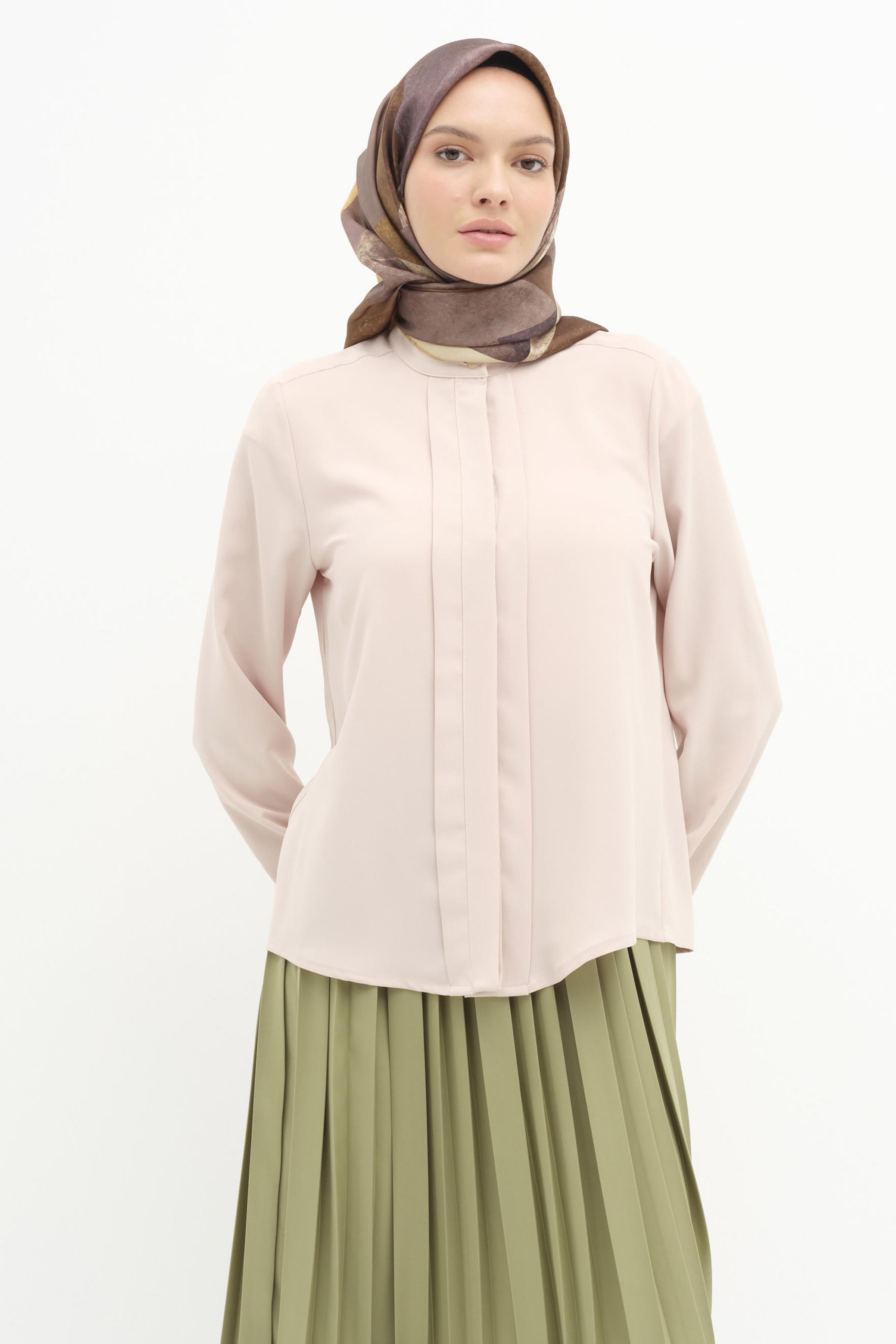 Hakim Yaka Pile Detaylı Gömlek - Bej TUGBA