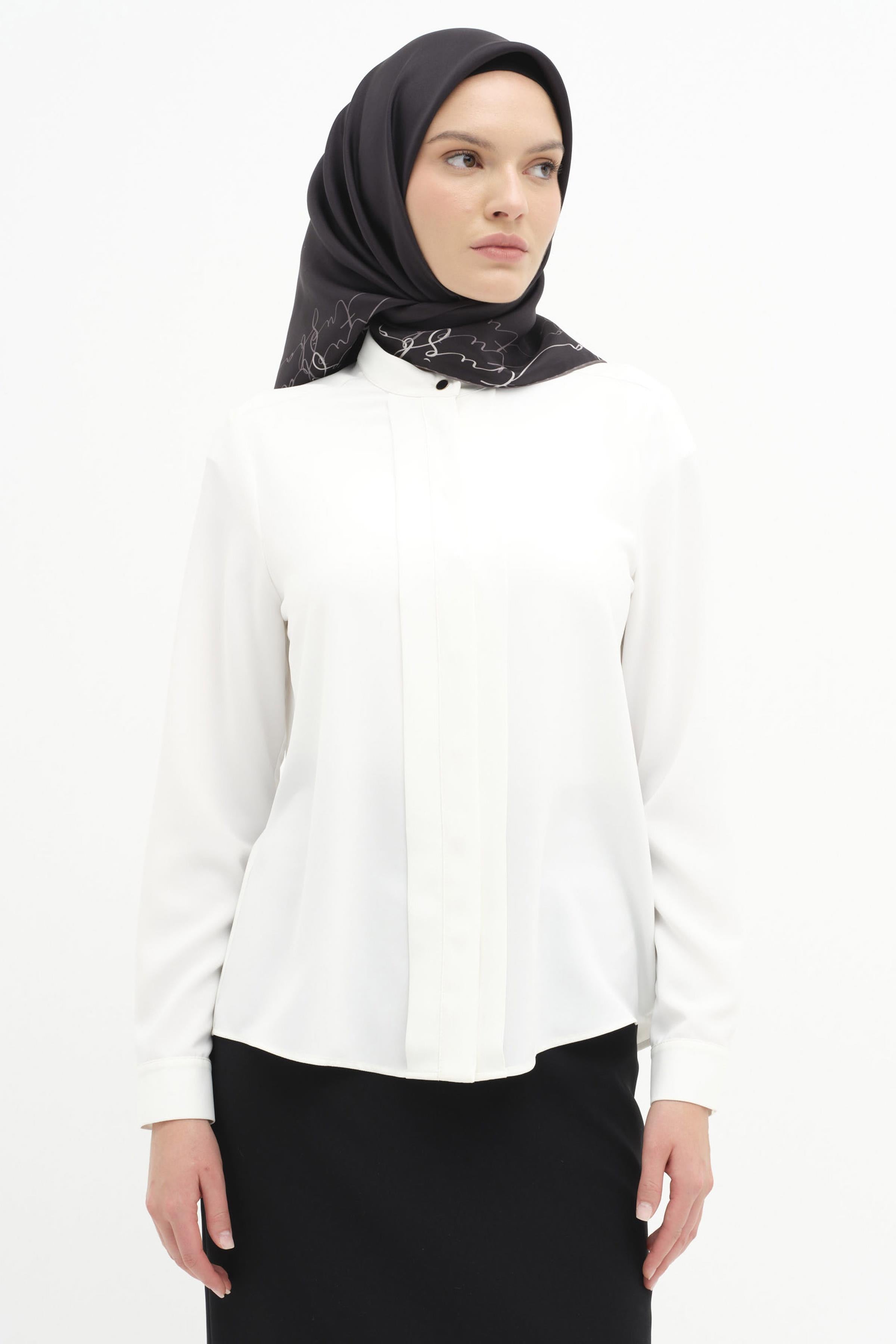 Hakim Yaka Pile Detaylı Gömlek - Ekru TUGBA