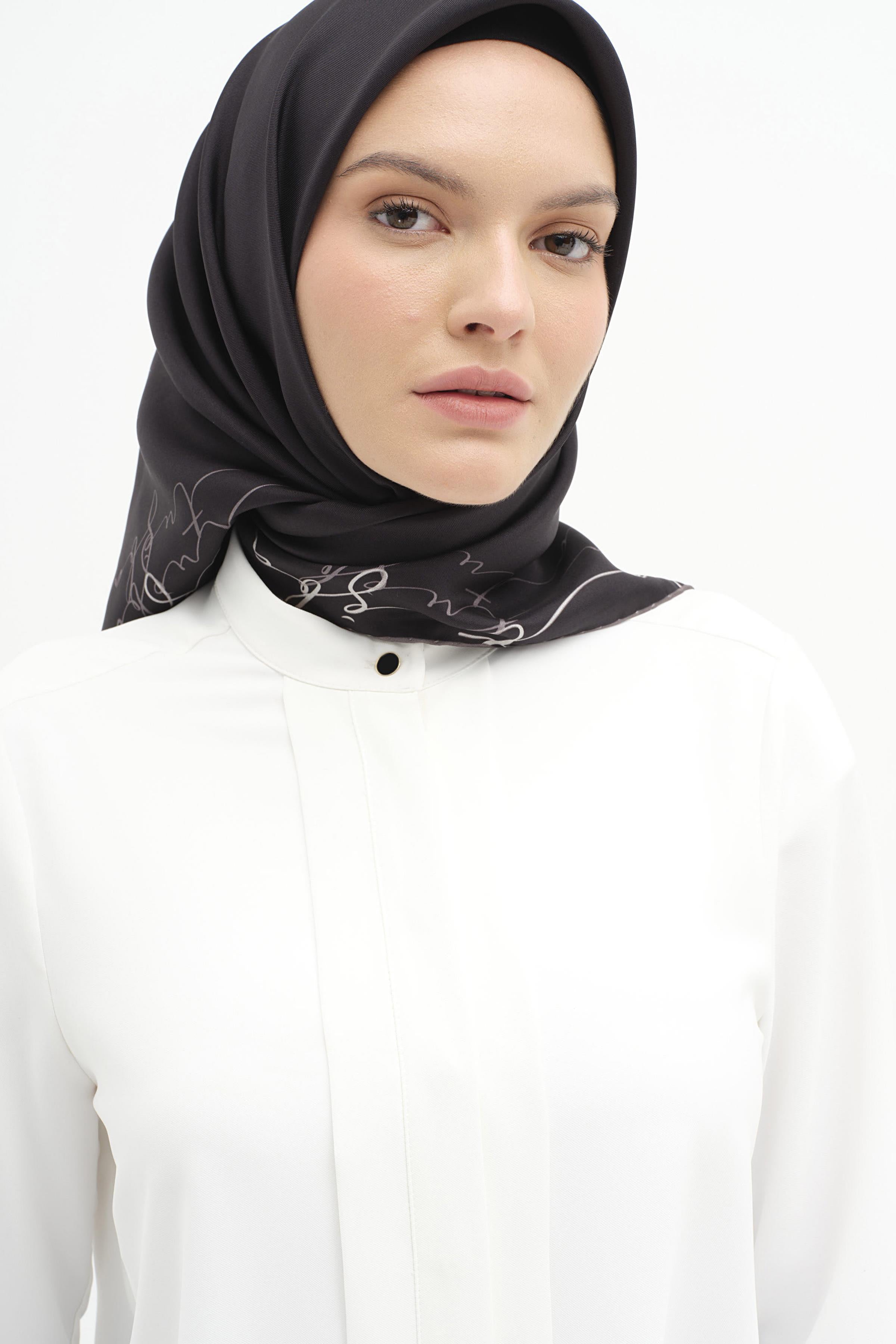 Hakim Yaka Pile Detaylı Gömlek - Ekru TUGBA