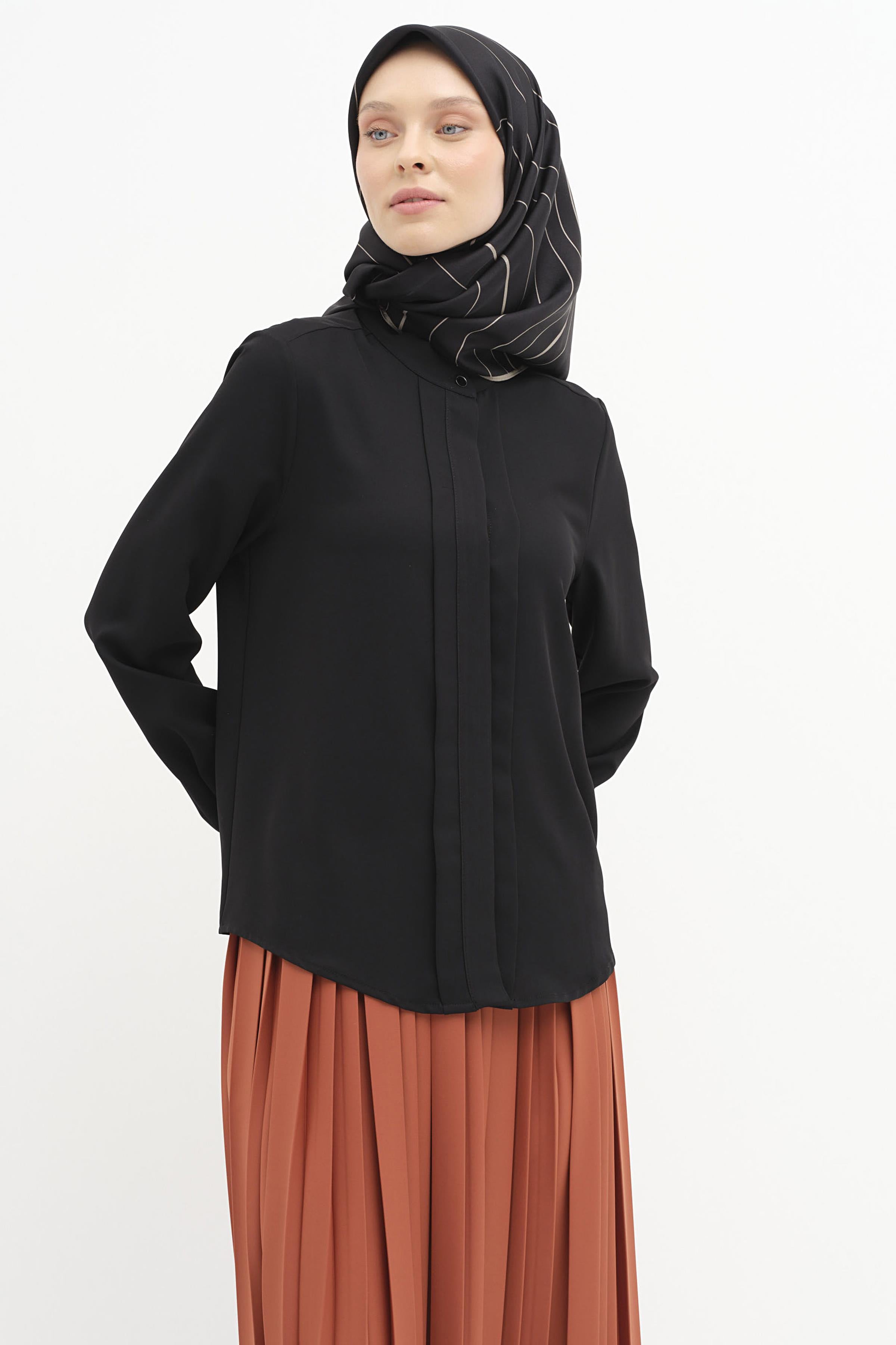 Hakim Yaka Pile Detaylı Gömlek - Siyah TUGBA