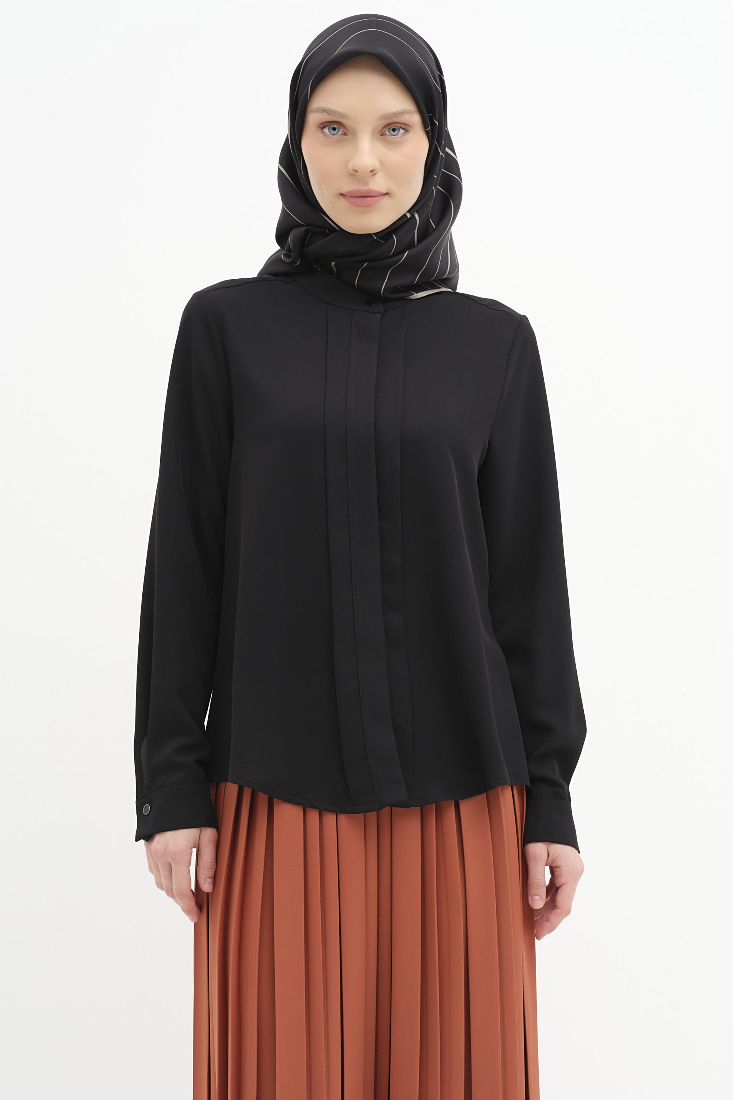 Hakim Yaka Pile Detaylı Gömlek - Siyah TUGBA