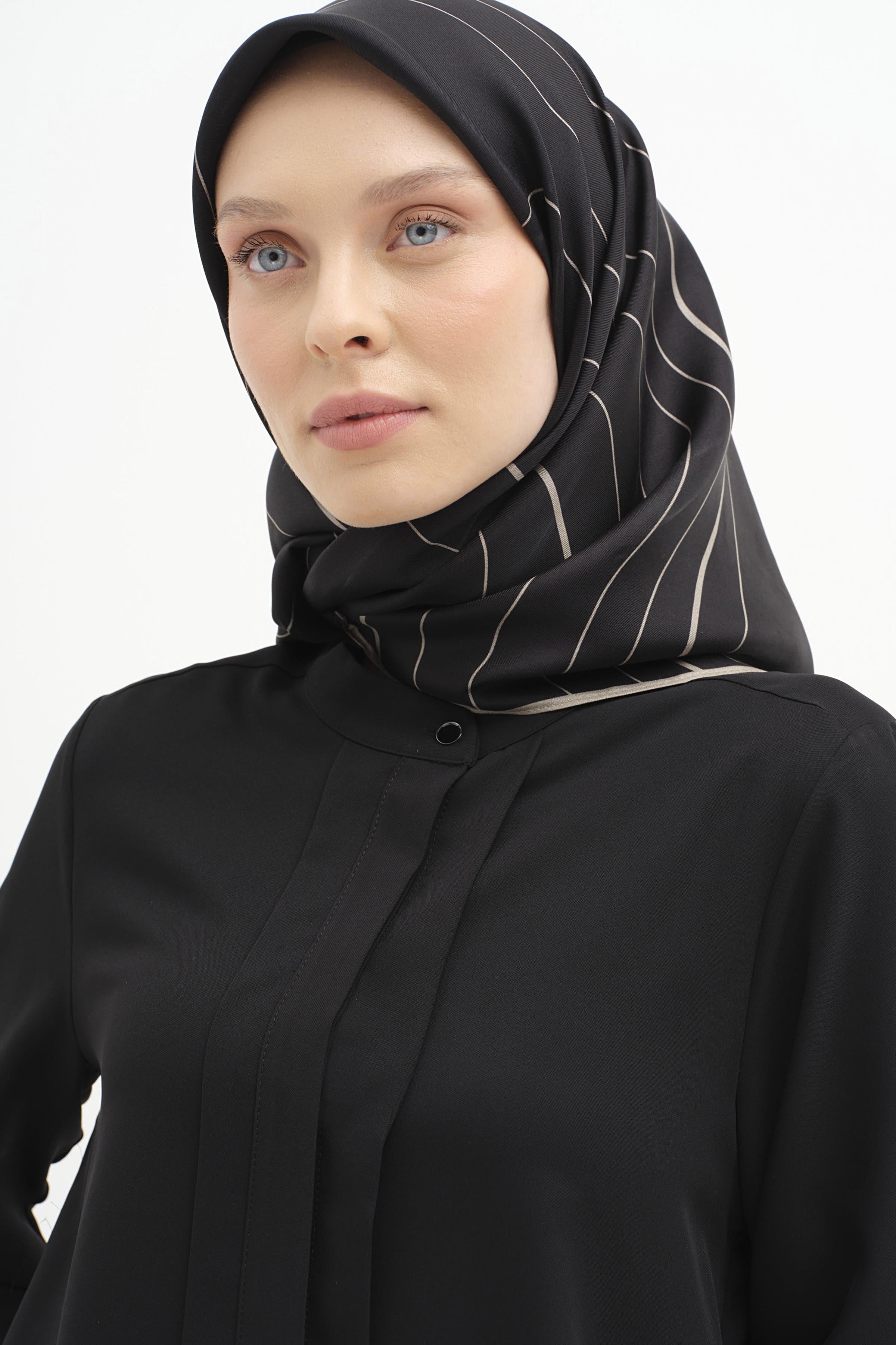 Hakim Yaka Pile Detaylı Gömlek - Siyah TUGBA