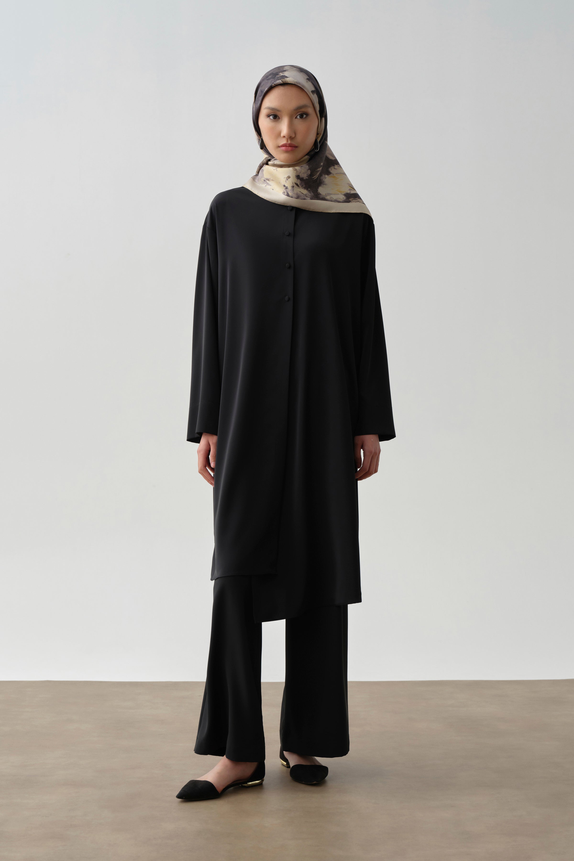 Hakim Yakalı Yırtmaçlı Tunik - Siyah TUGBA