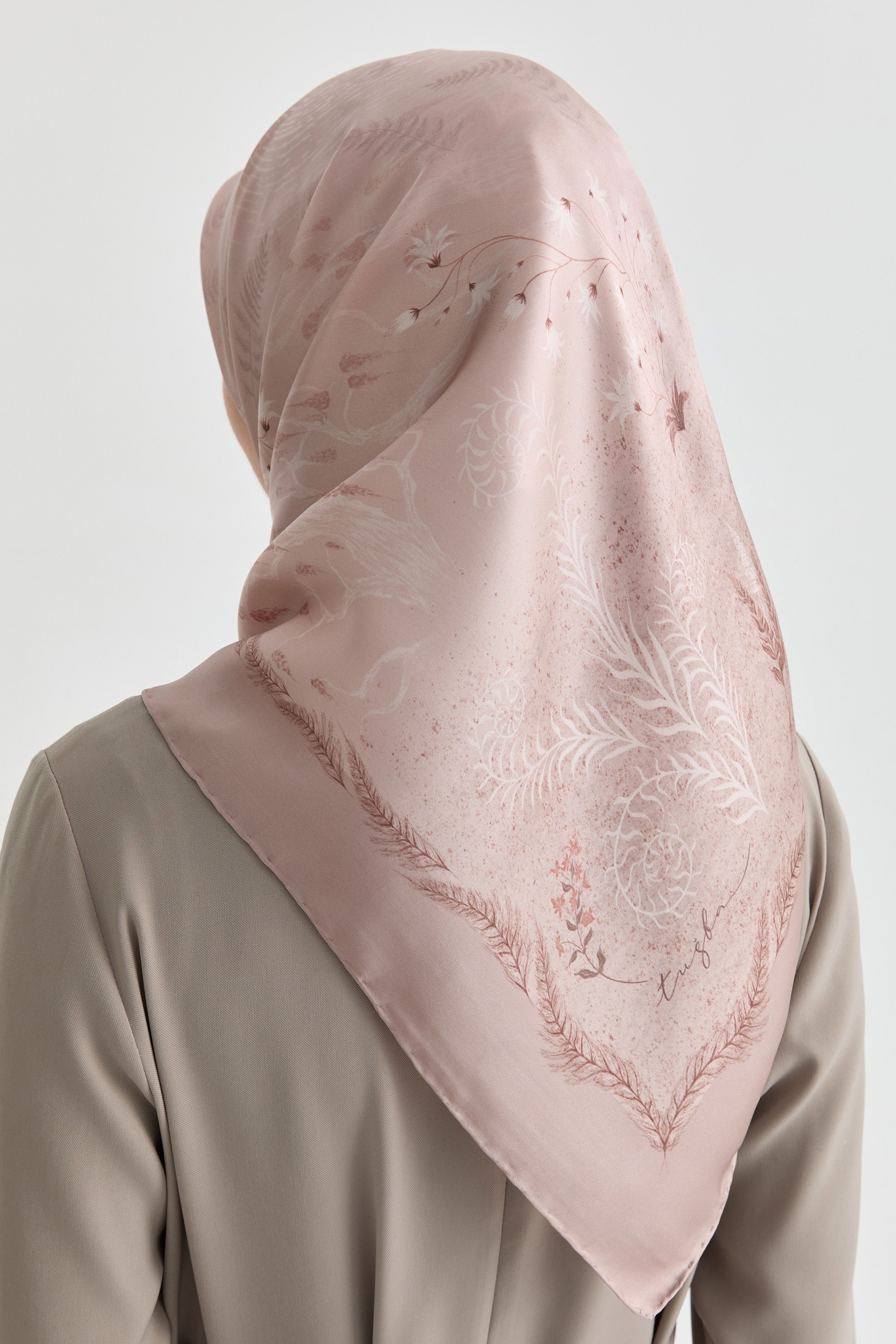 Aden Sura İpek Eşarp - Pudra TUGBA