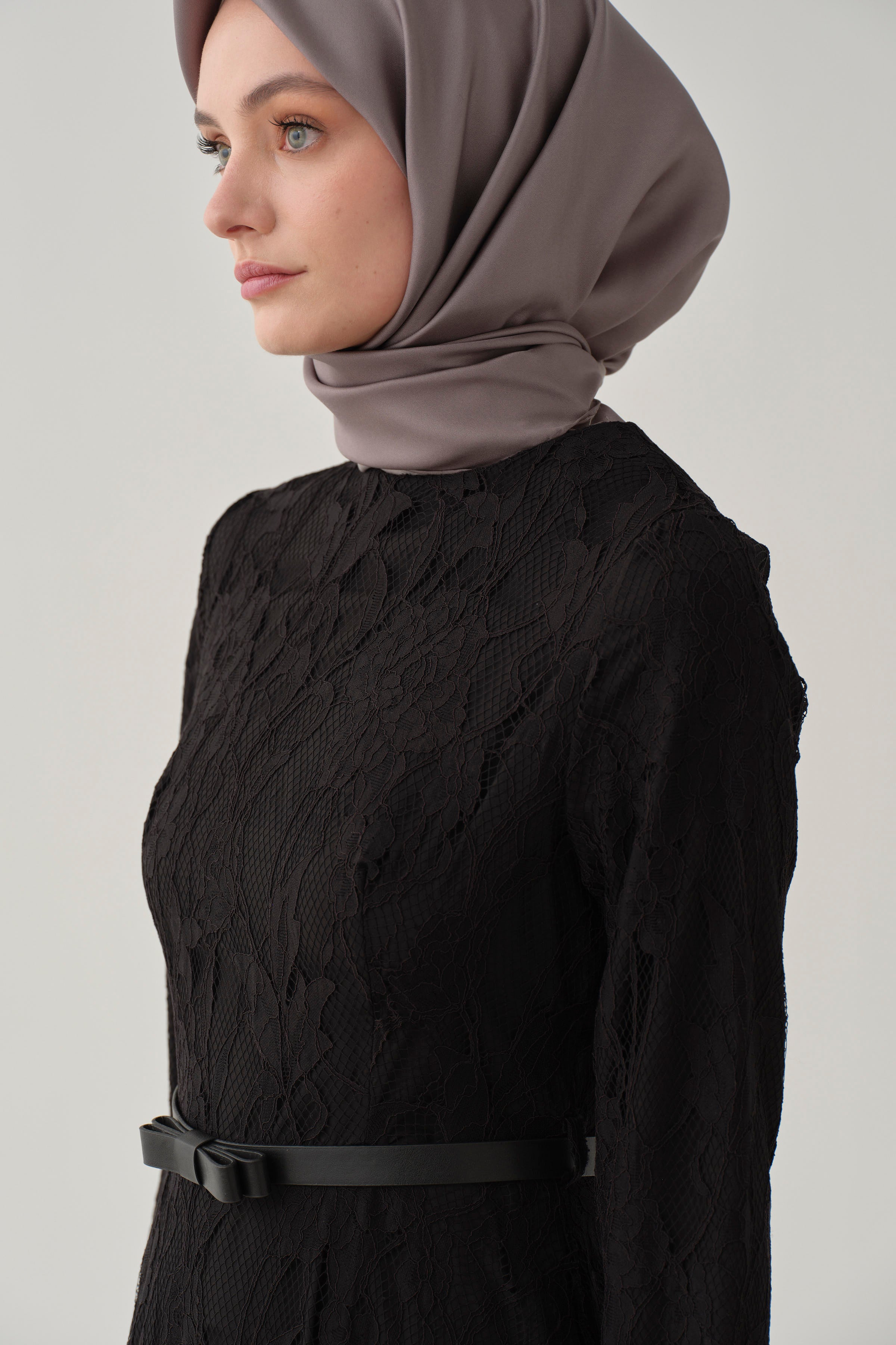 Hazır Kemerli Dantel Elbise - Siyah TUGBA