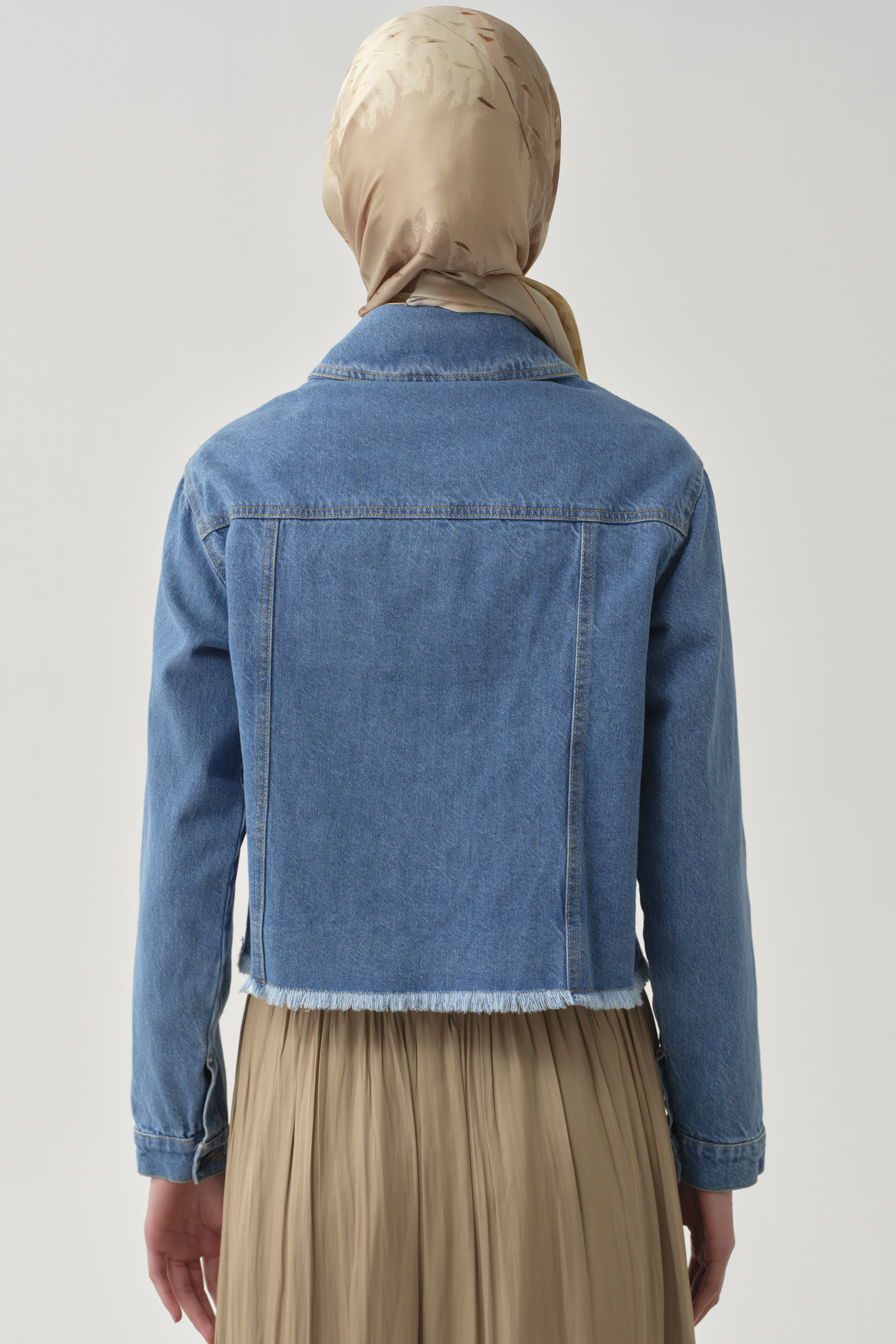 İki Cepli Uzun Kollu Kısa Denim Ceket - İndigo TUGBA