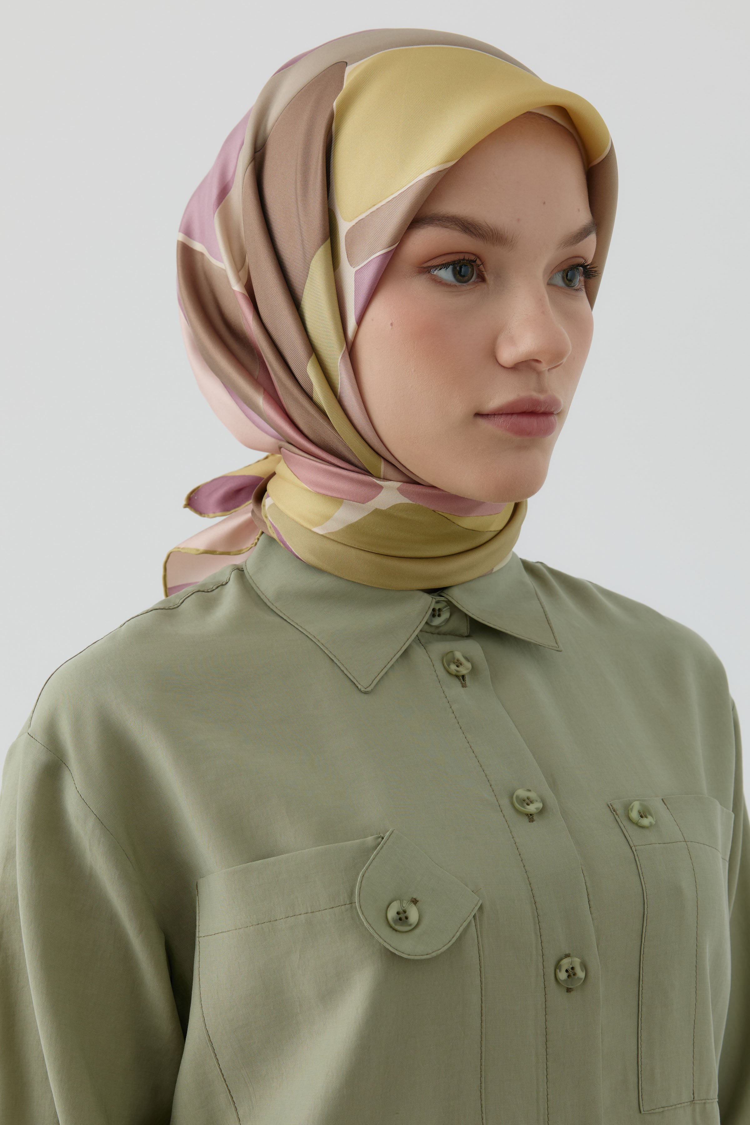 Ilgın Twill İpek Eşarp - Fıstık Yeşili TUGBA