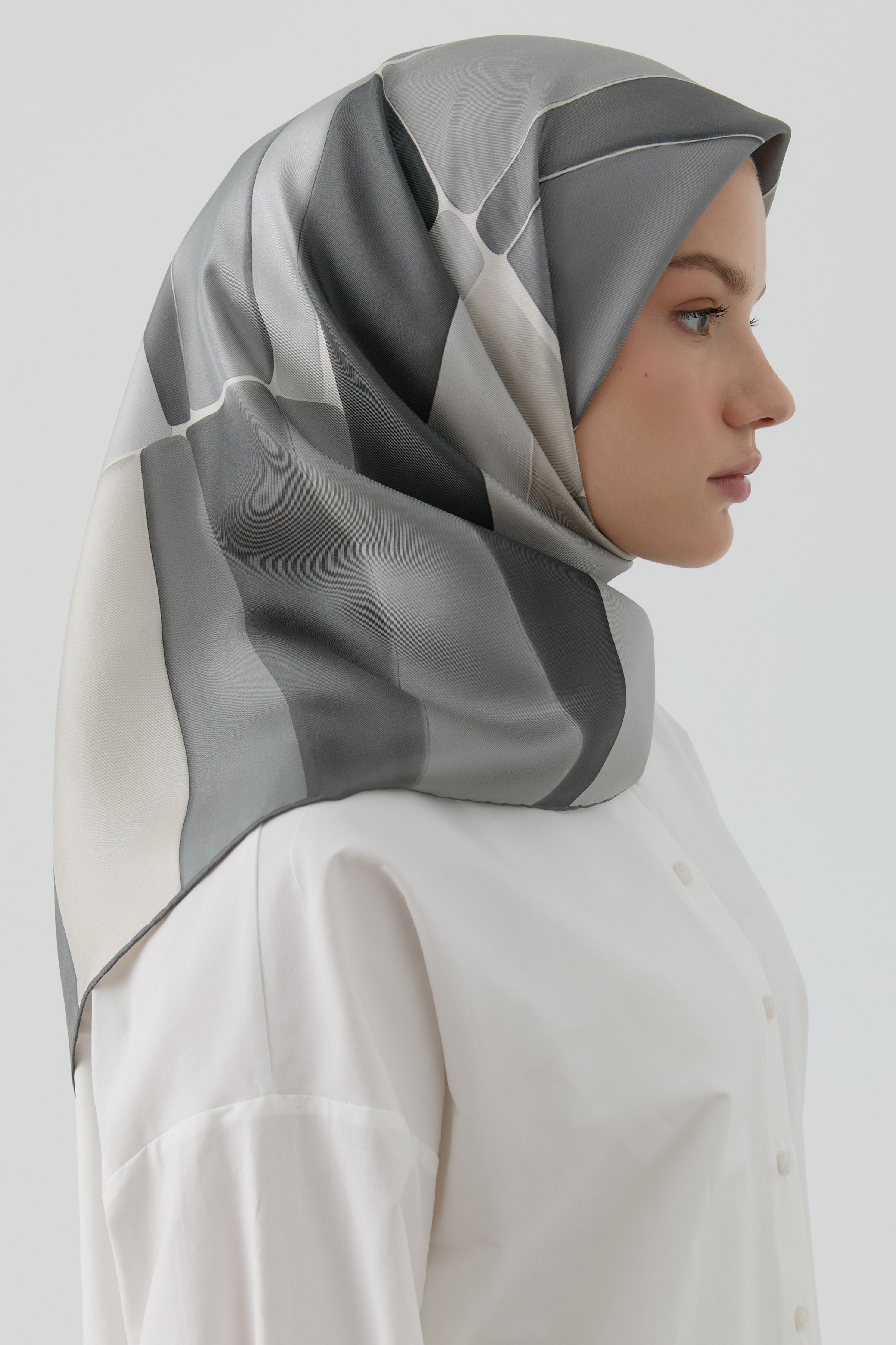 Ilgın Twill İpek Eşarp - Gri TUGBA