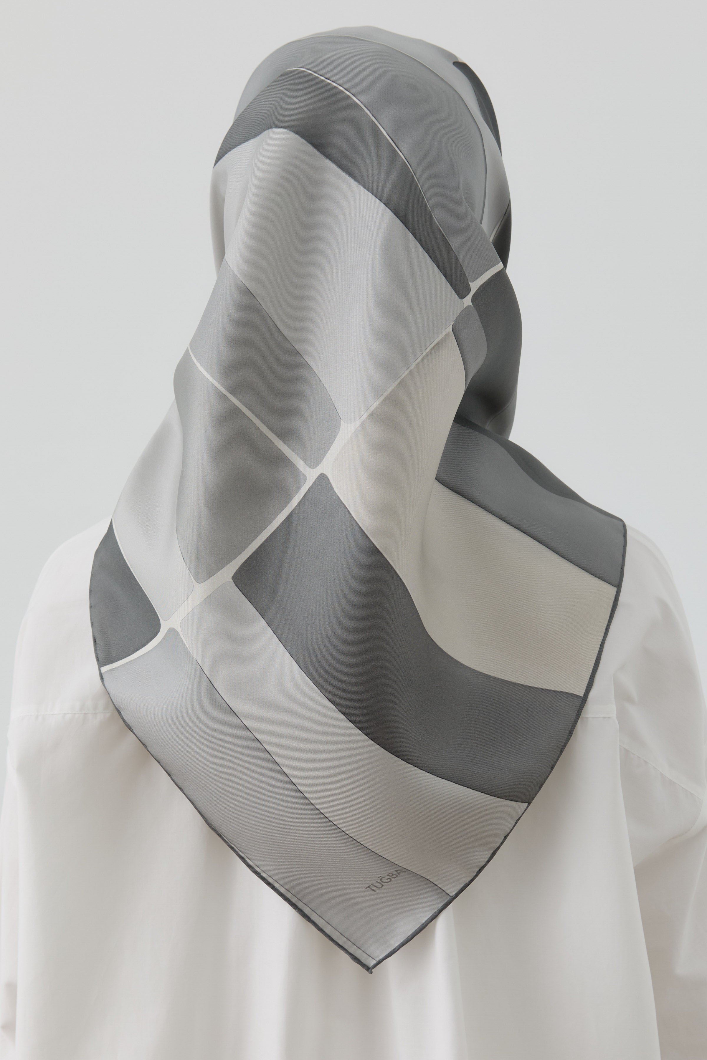 Ilgın Twill İpek Eşarp - Gri TUGBA