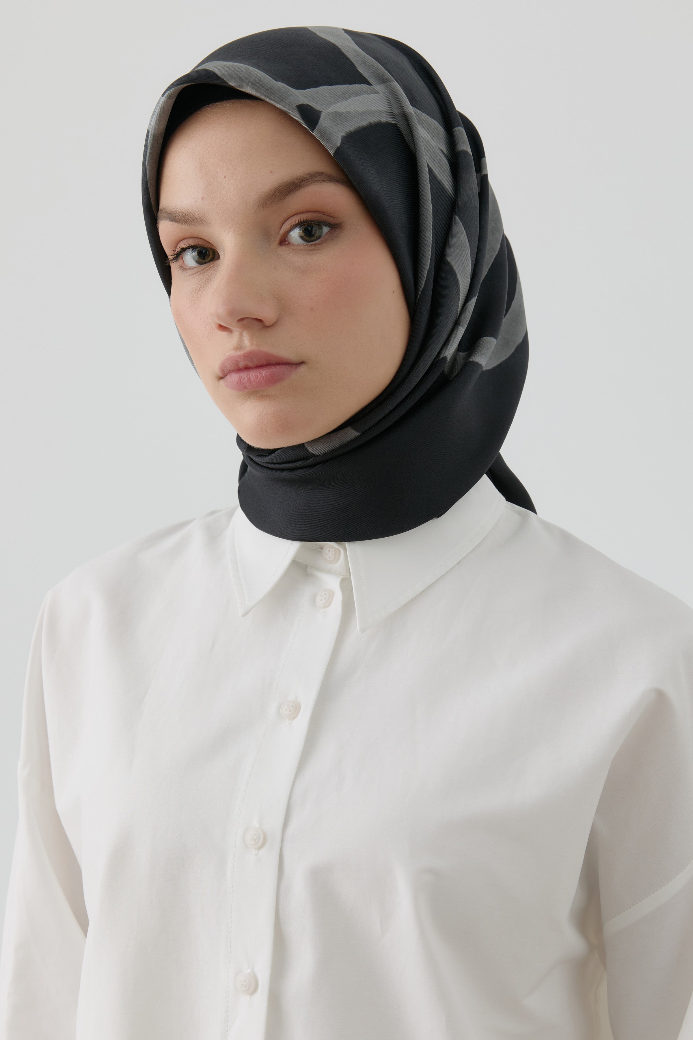 İnhina Twill İpek Eşarp - Siyah - Gri TUGBA