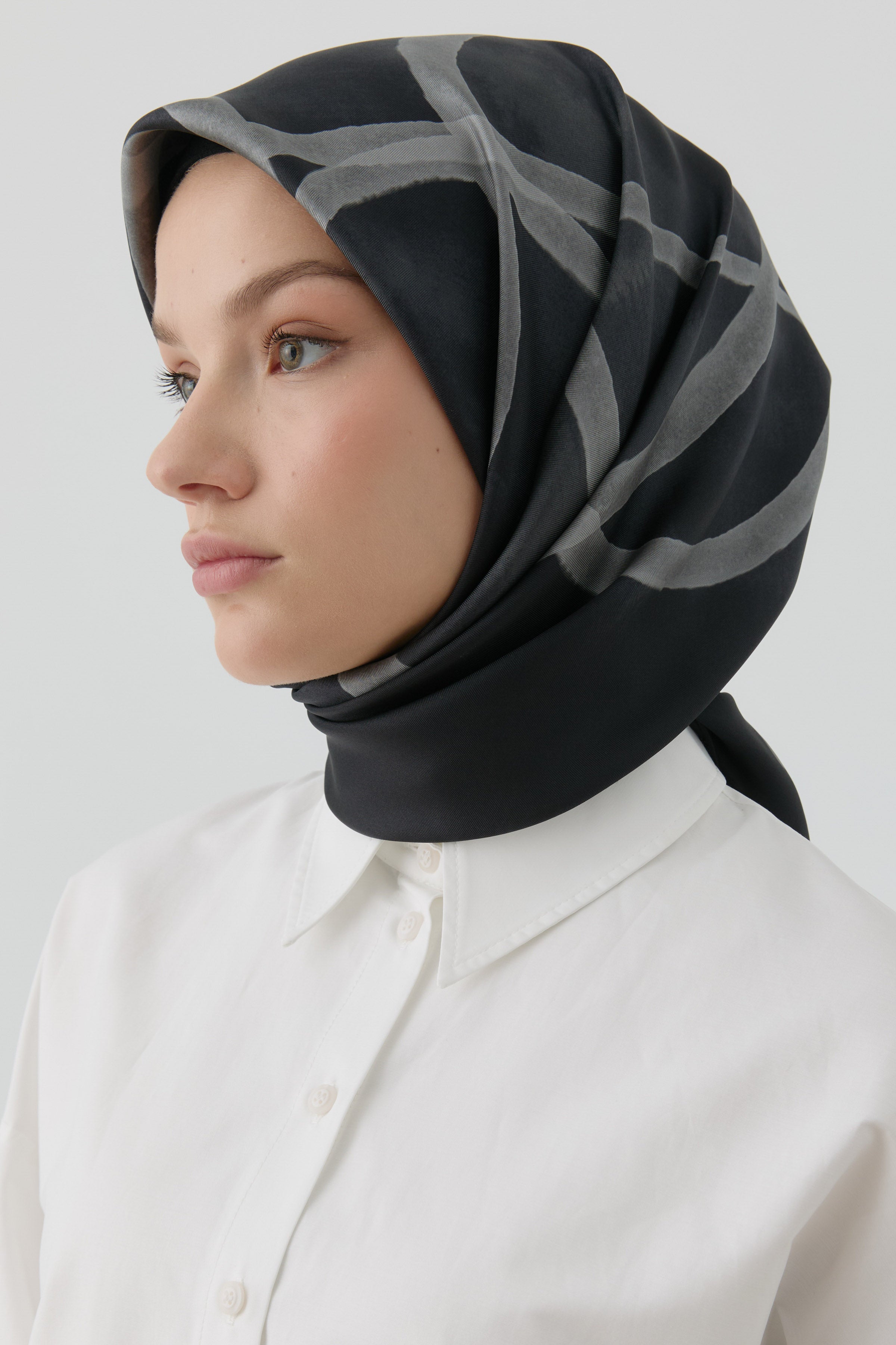 İnhina Twill İpek Eşarp - Siyah - Gri TUGBA