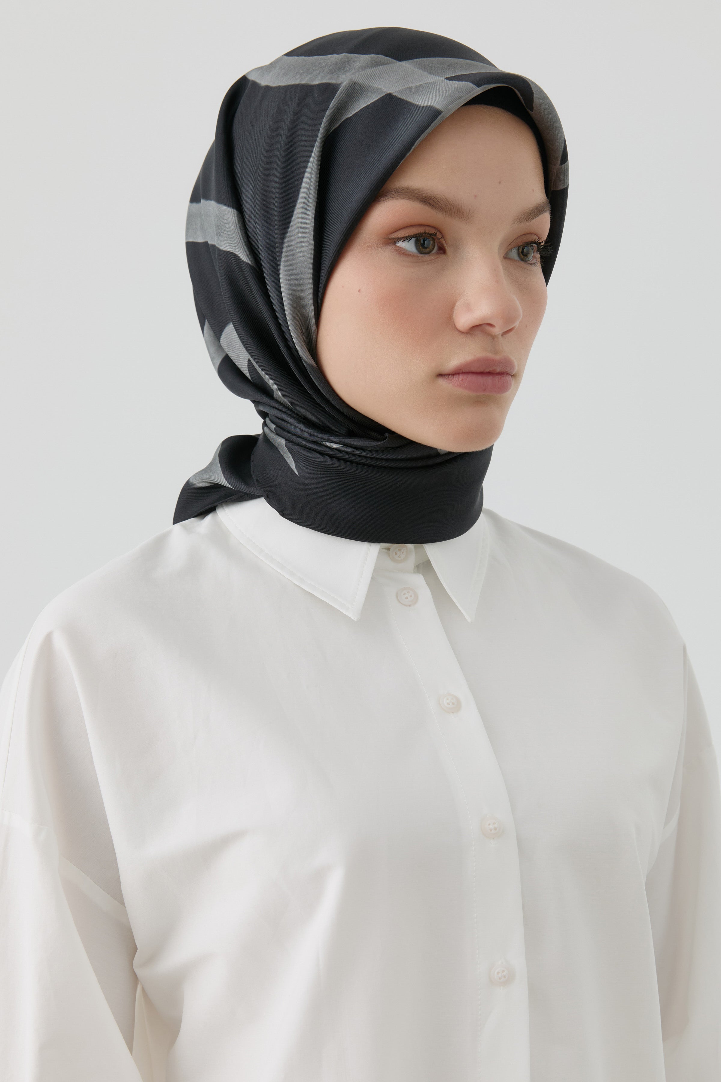 İnhina Twill İpek Eşarp - Siyah - Gri TUGBA