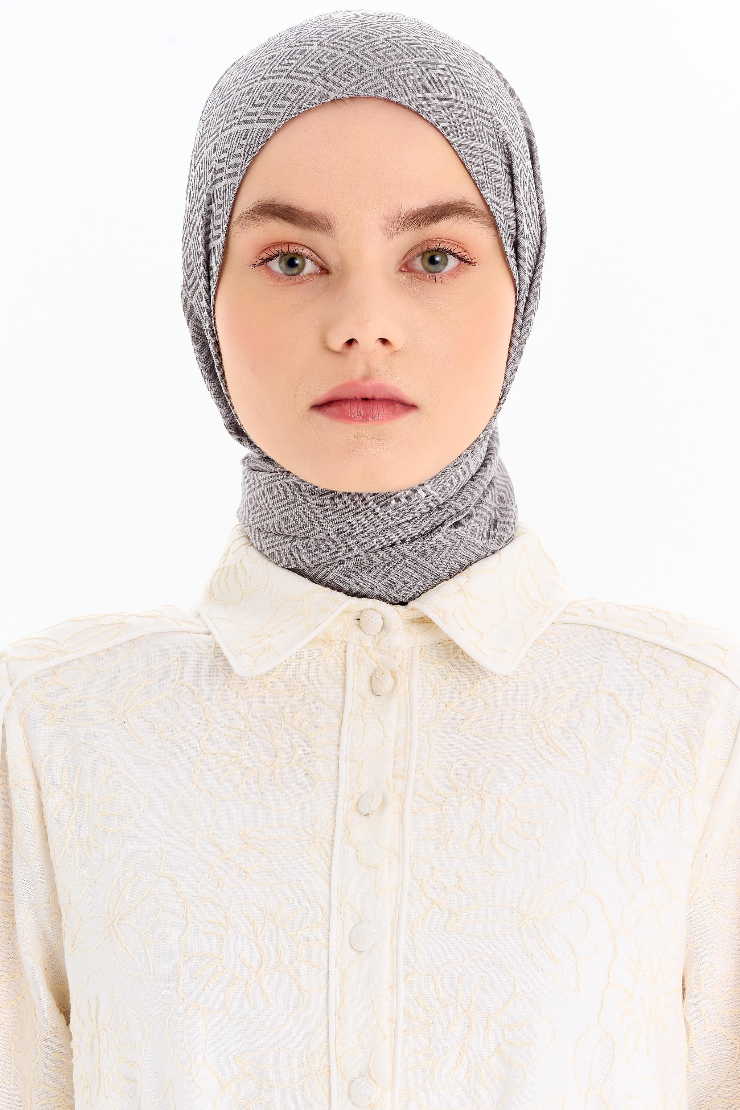 Geometrik Desen Viskon Şal - Gri TUGBA