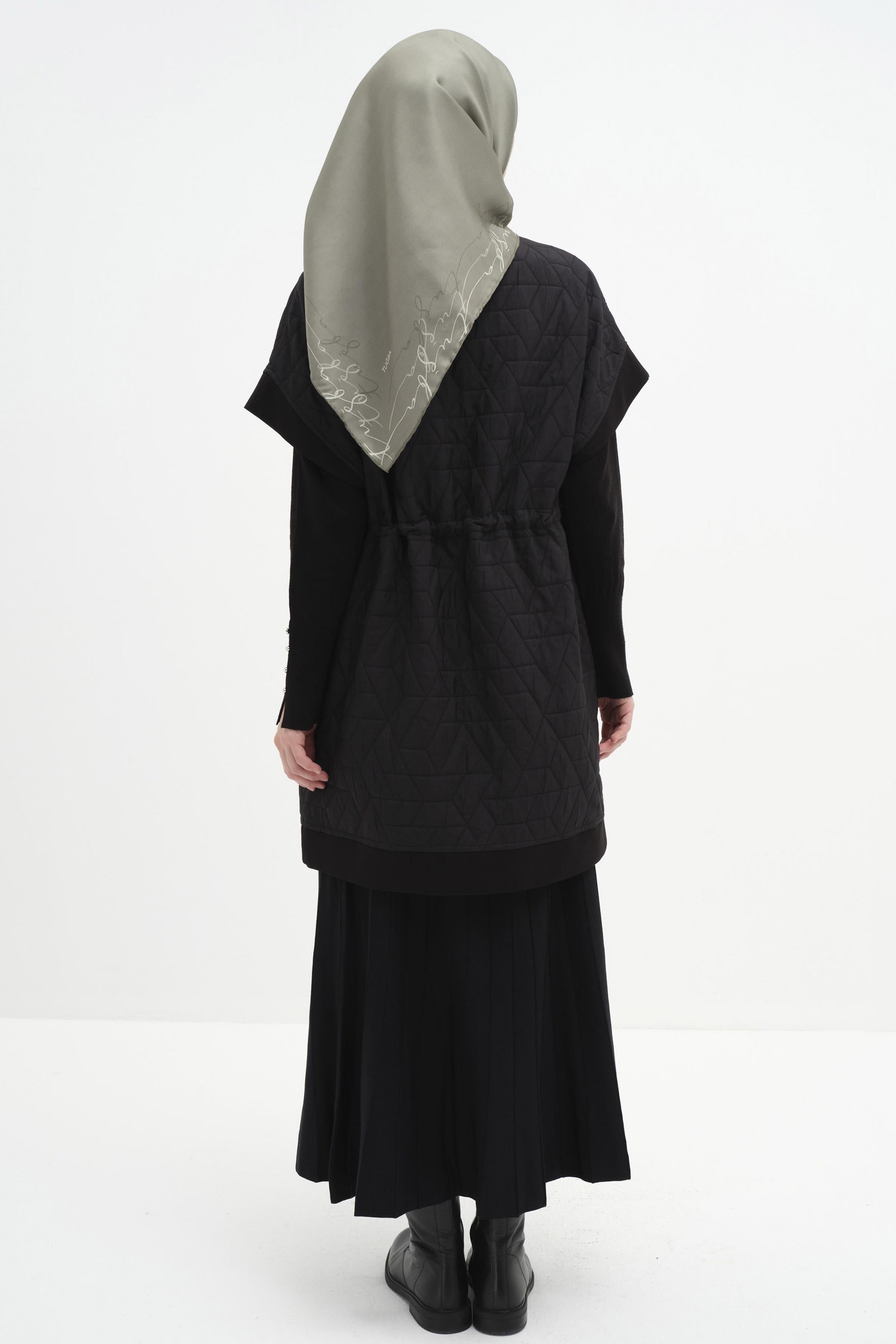 Kapitone Yelek - Siyah TUGBA