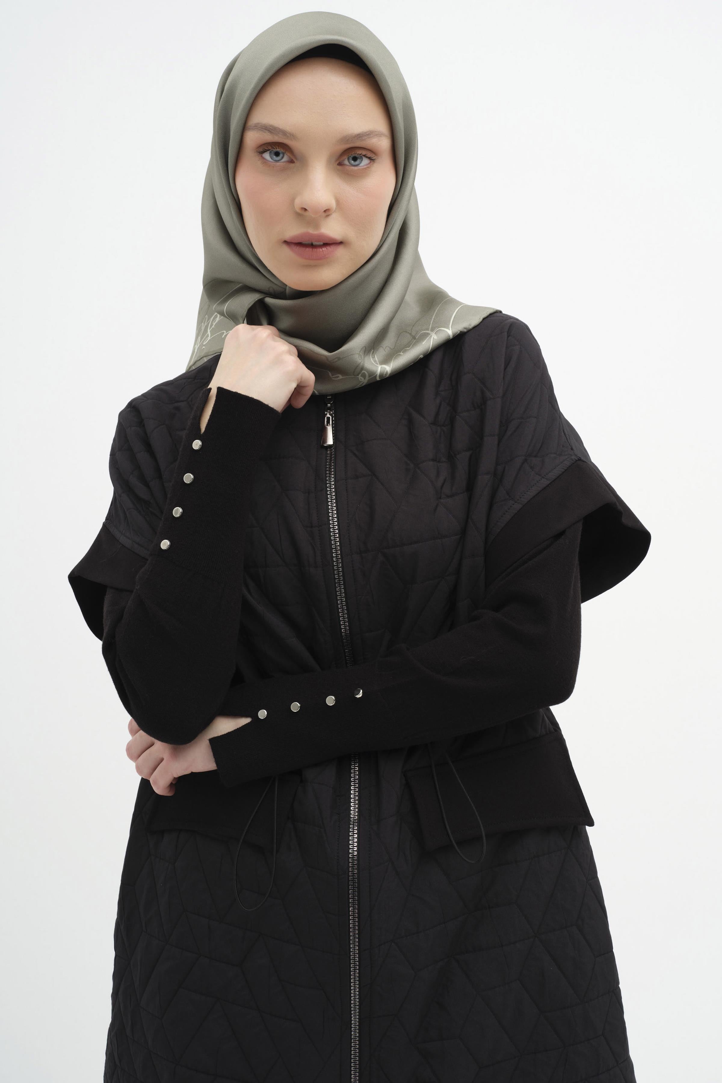 Kapitone Yelek - Siyah TUGBA