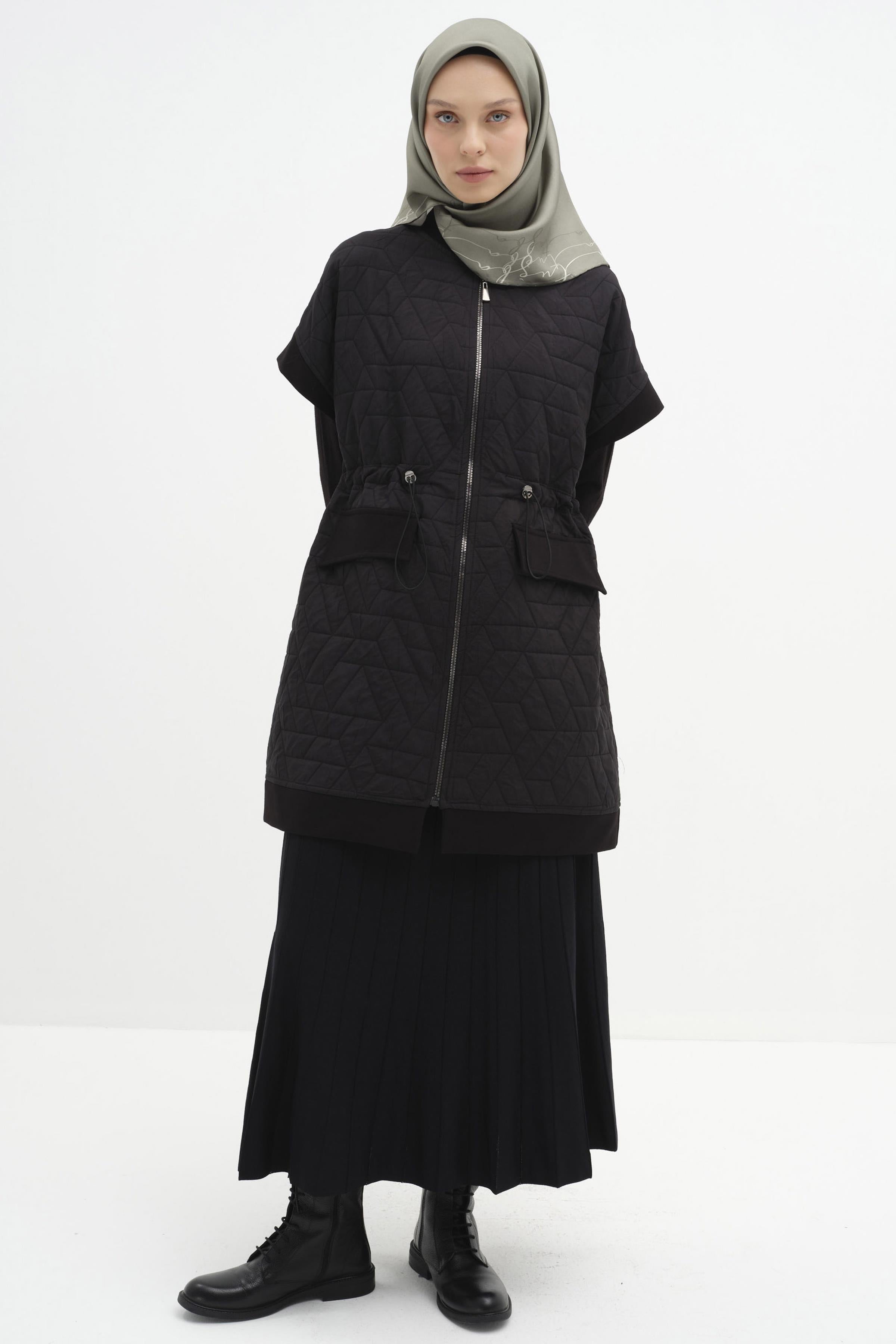 Kapitone Yelek - Siyah TUGBA