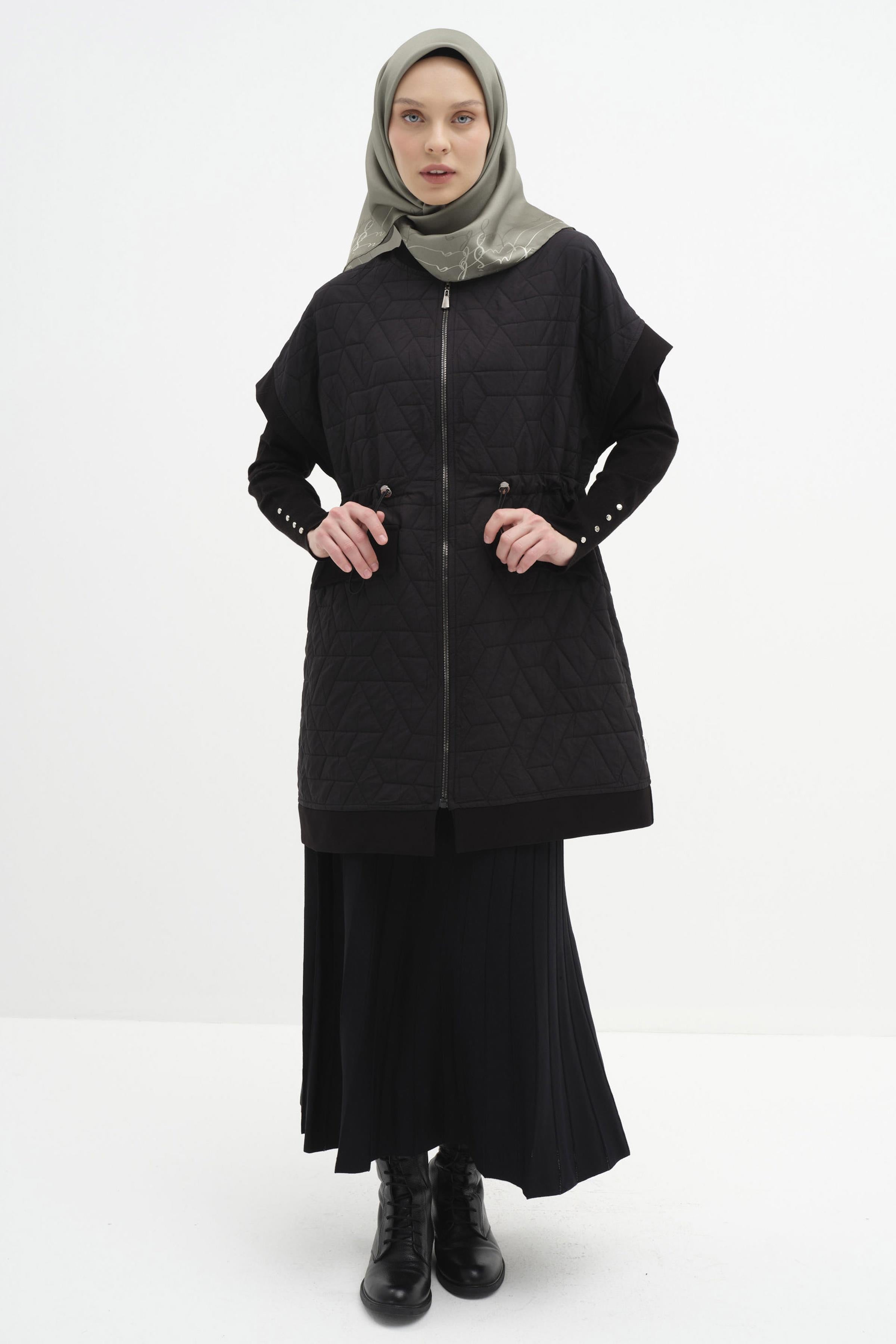 Kapitone Yelek - Siyah TUGBA