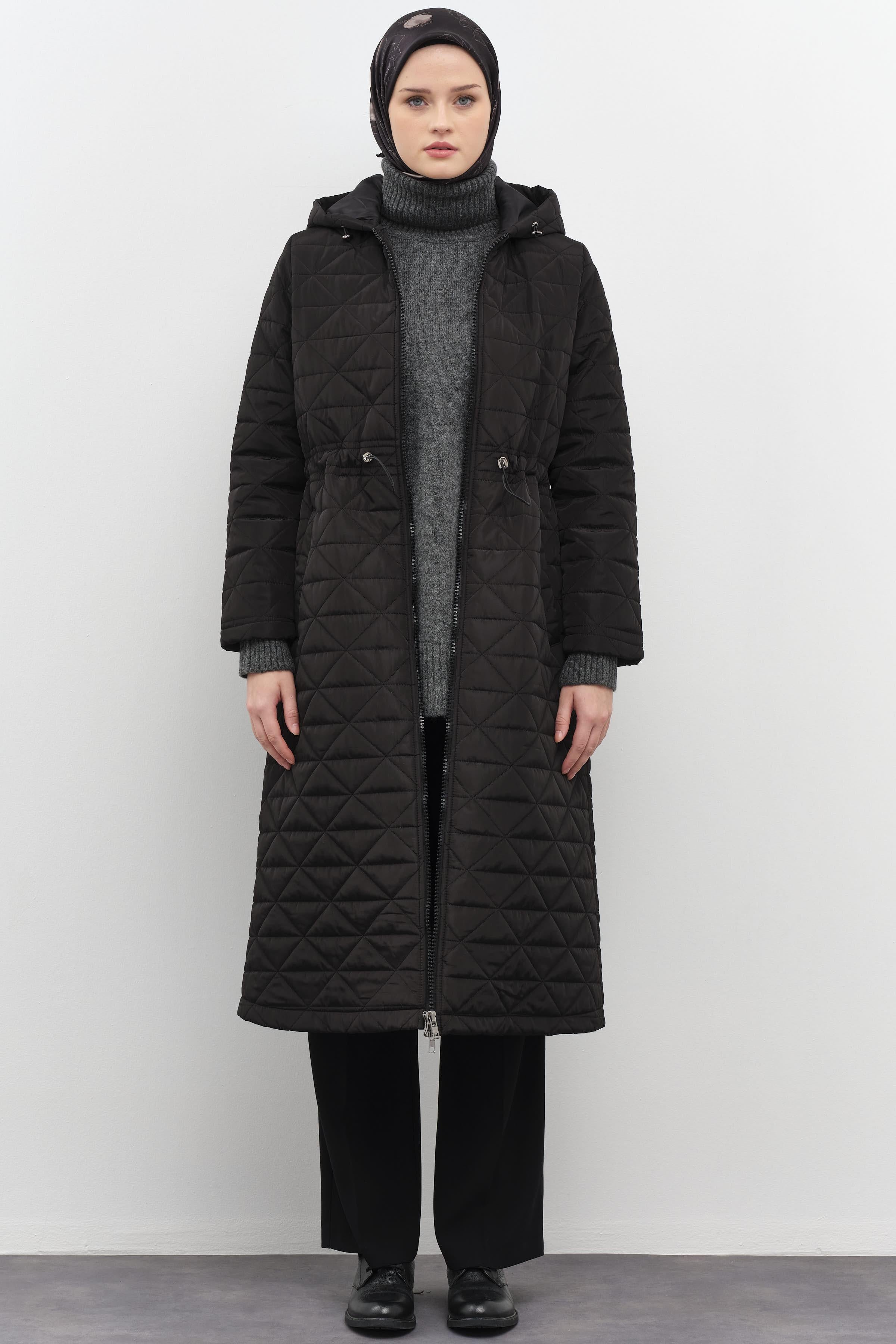 Kapüşonlu Altıgen Desenli Kapitone Kaban - Siyah TUGBA