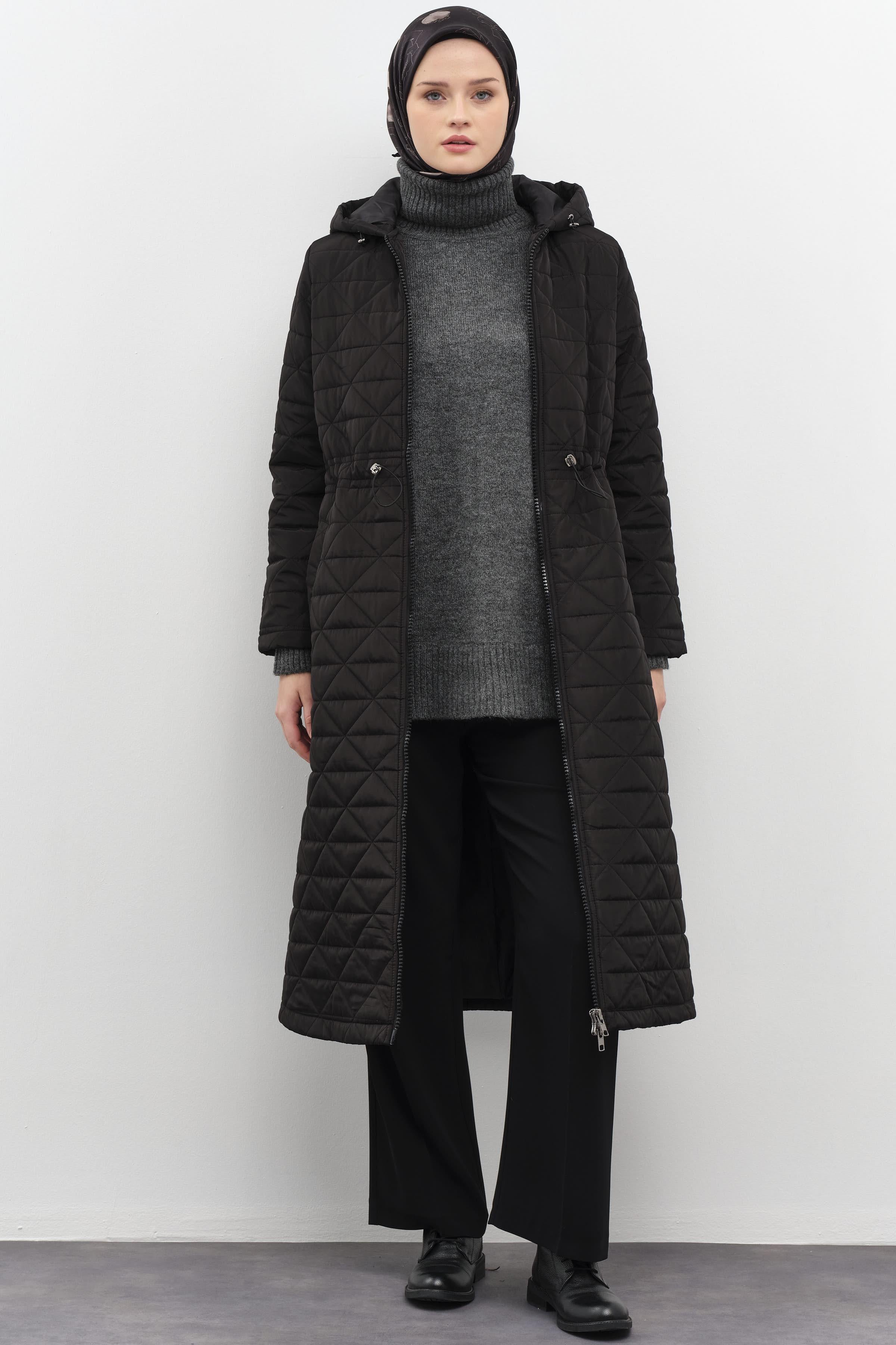 Kapüşonlu Altıgen Desenli Kapitone Kaban - Siyah TUGBA