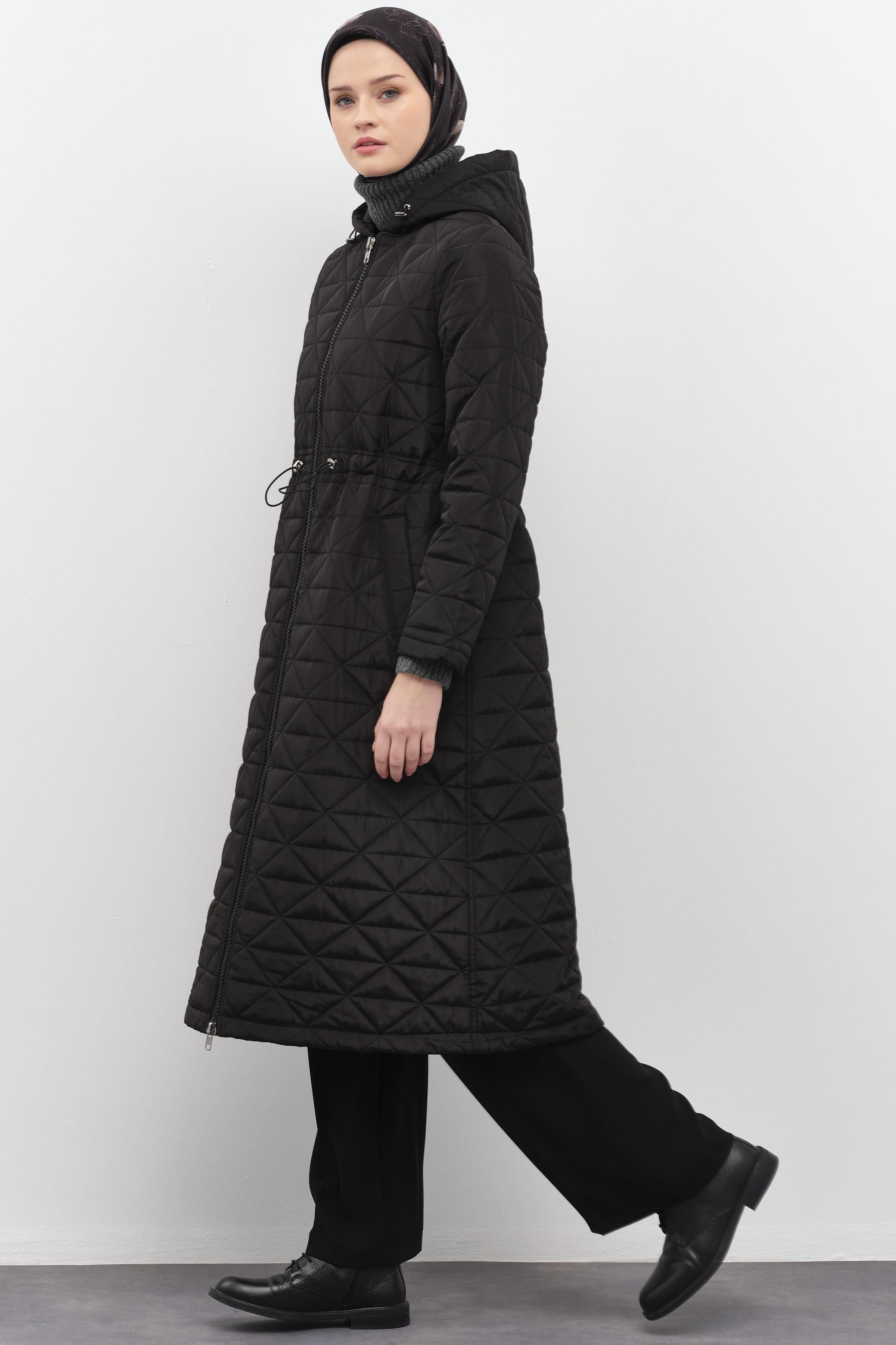 Kapüşonlu Altıgen Desenli Kapitone Kaban - Siyah TUGBA