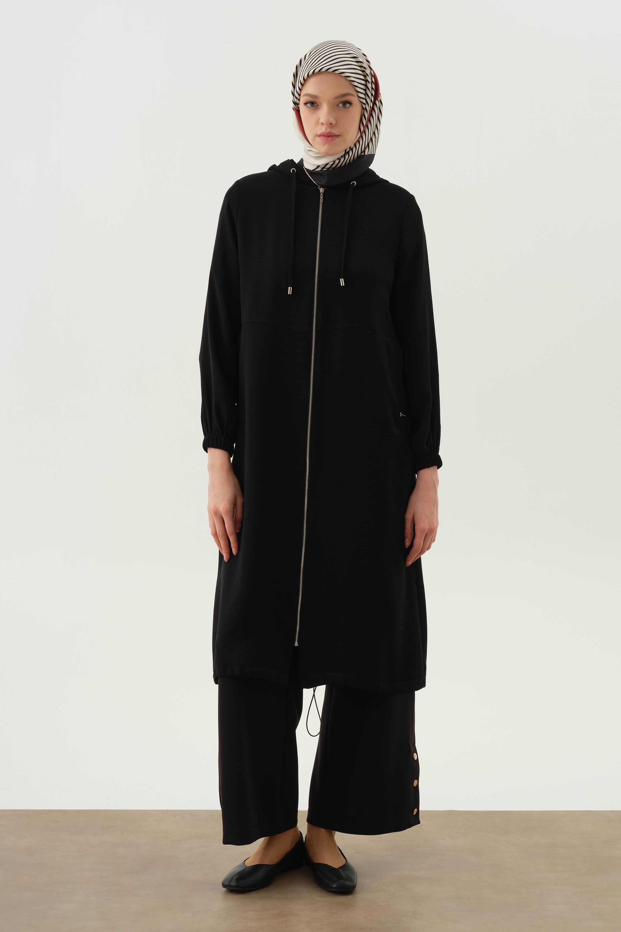Kapüşonlu Bel Kesikli Kap - Siyah TUGBA