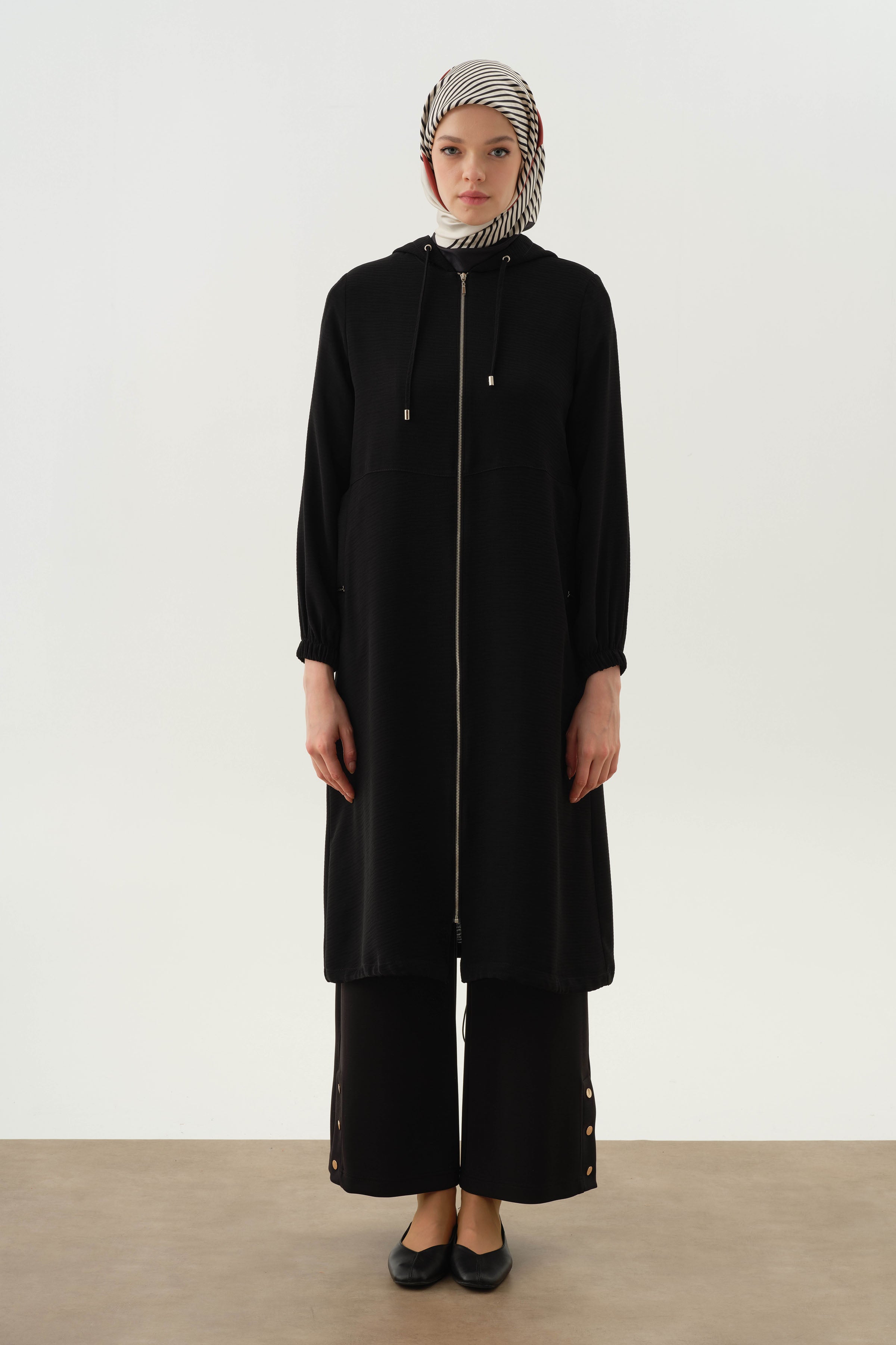 Kapüşonlu Bel Kesikli Kap - Siyah TUGBA