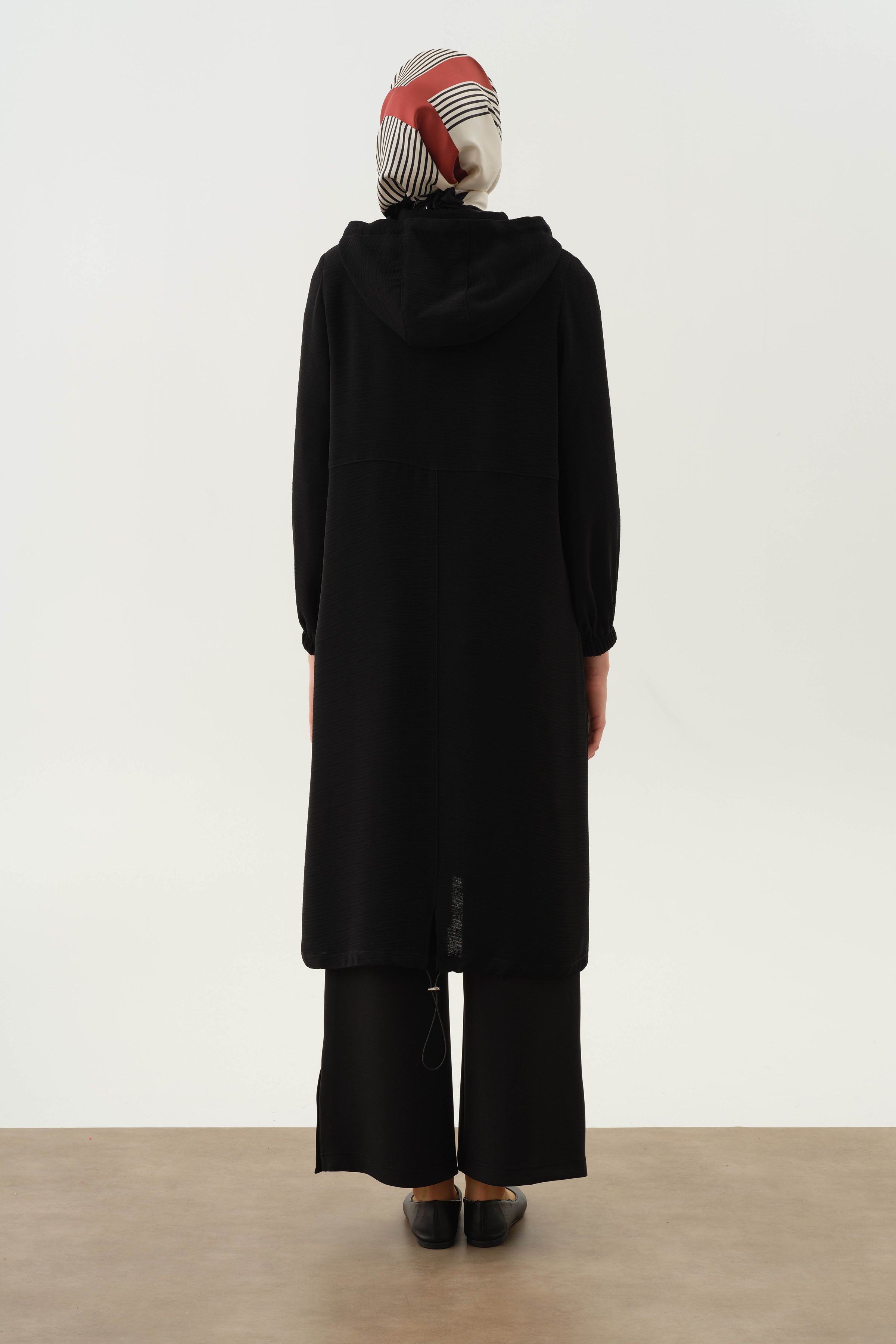 Kapüşonlu Bel Kesikli Kap - Siyah TUGBA