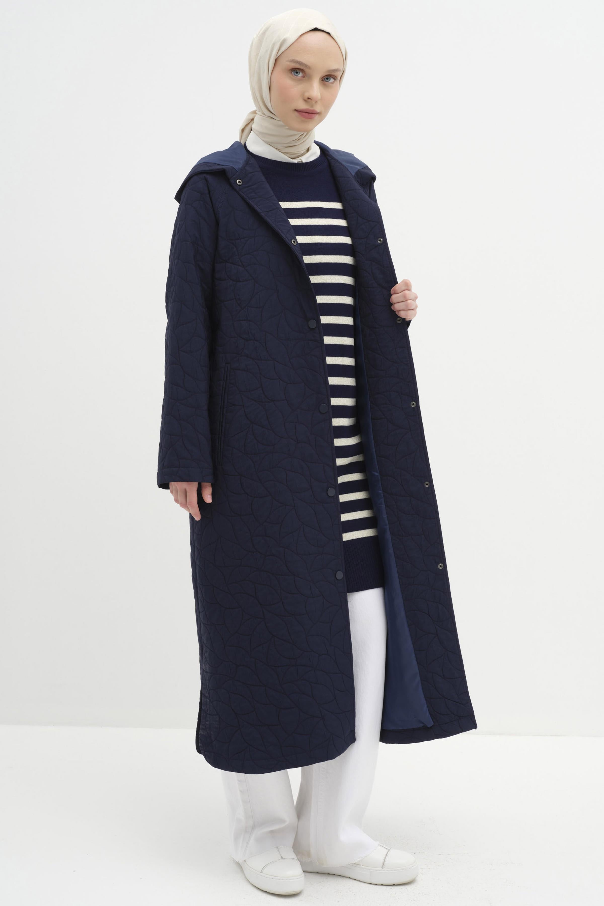 Kapüşonlu Çıtçıt Kapamalı İnce Kapitone Kap - Lacivert TUGBA