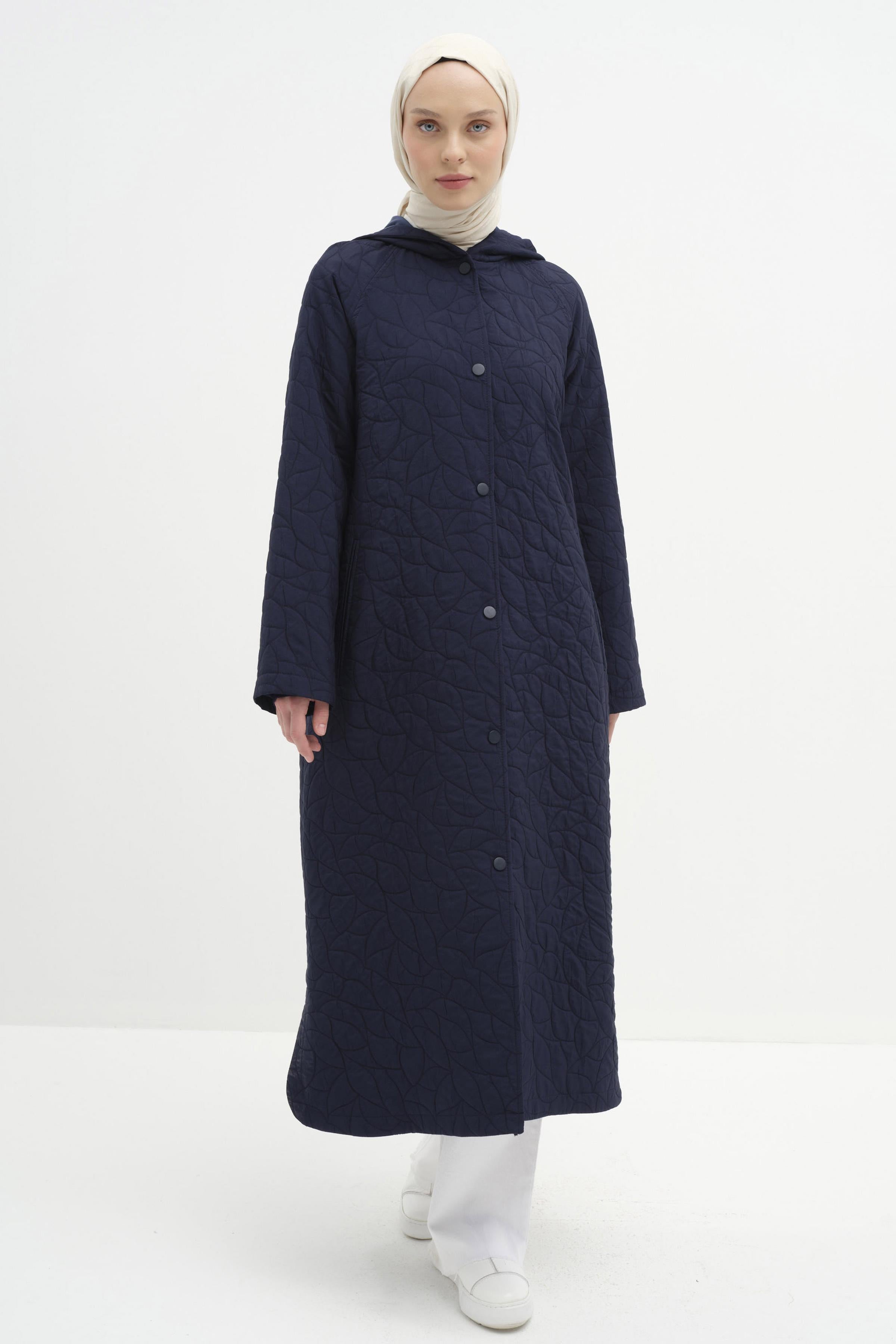 Kapüşonlu Çıtçıt Kapamalı İnce Kapitone Kap - Lacivert TUGBA