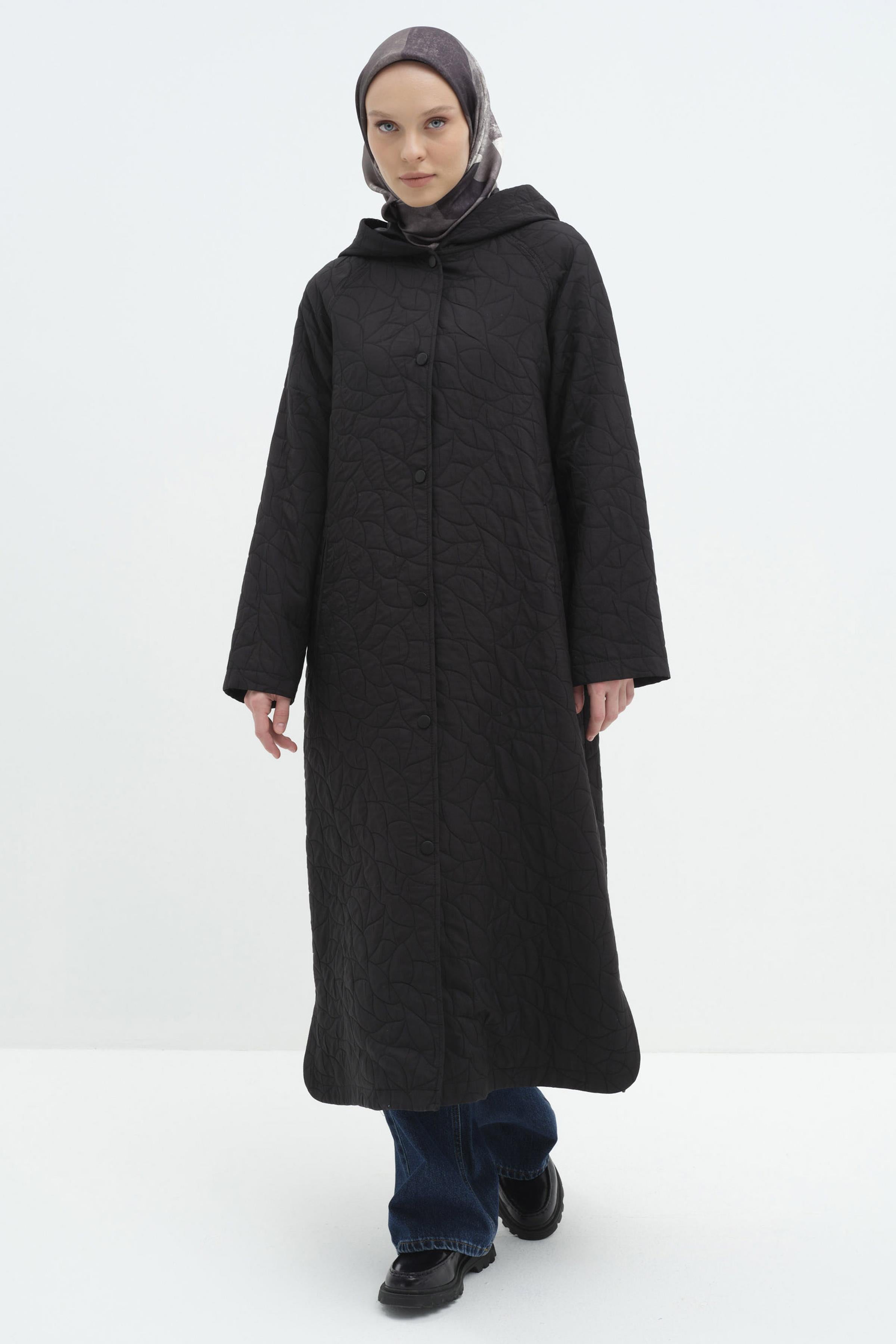 Kapüşonlu Çıtçıt Kapamalı İnce Kapitone Kap - Siyah TUGBA