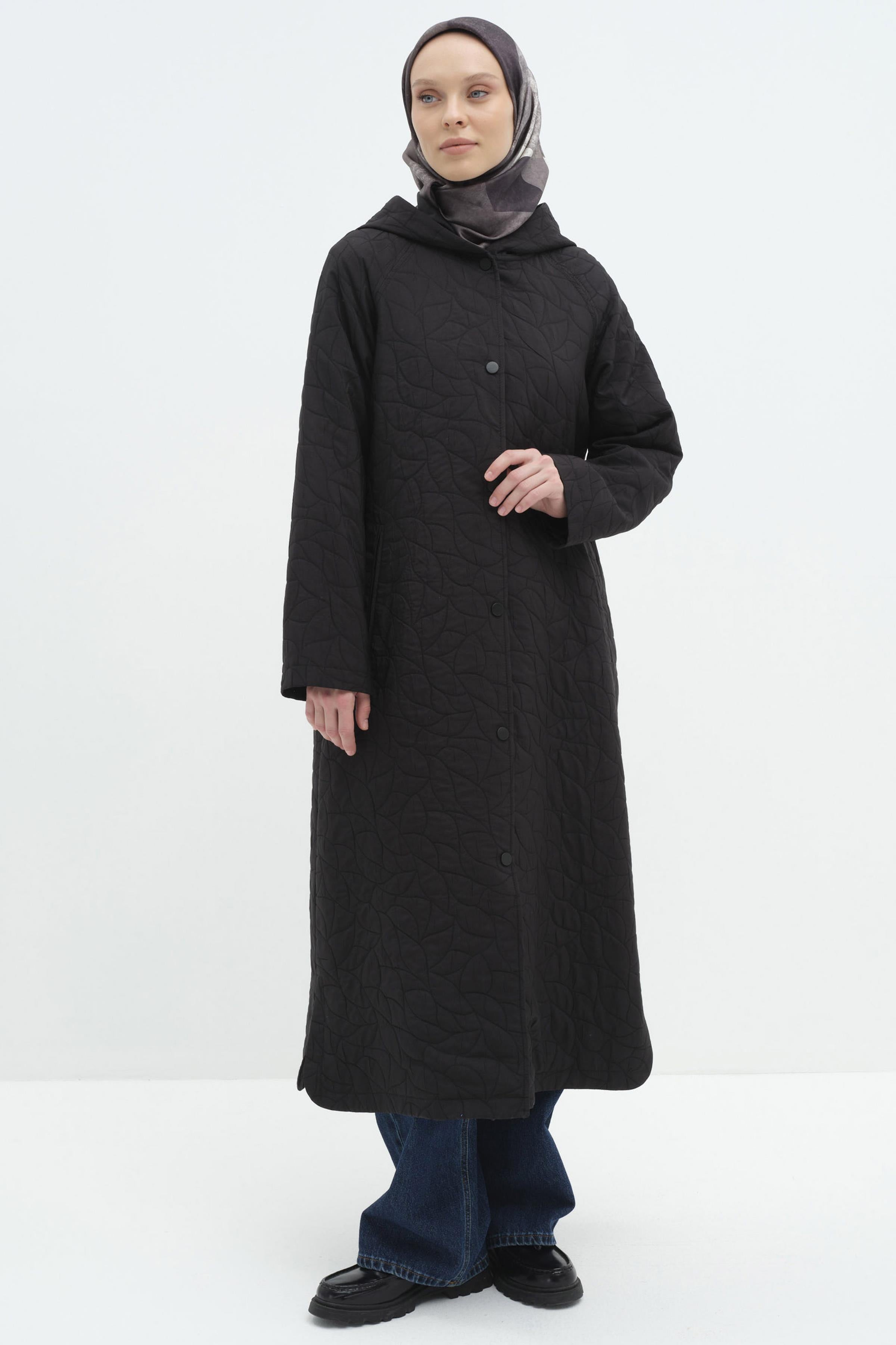 Kapüşonlu Çıtçıt Kapamalı İnce Kapitone Kap - Siyah TUGBA