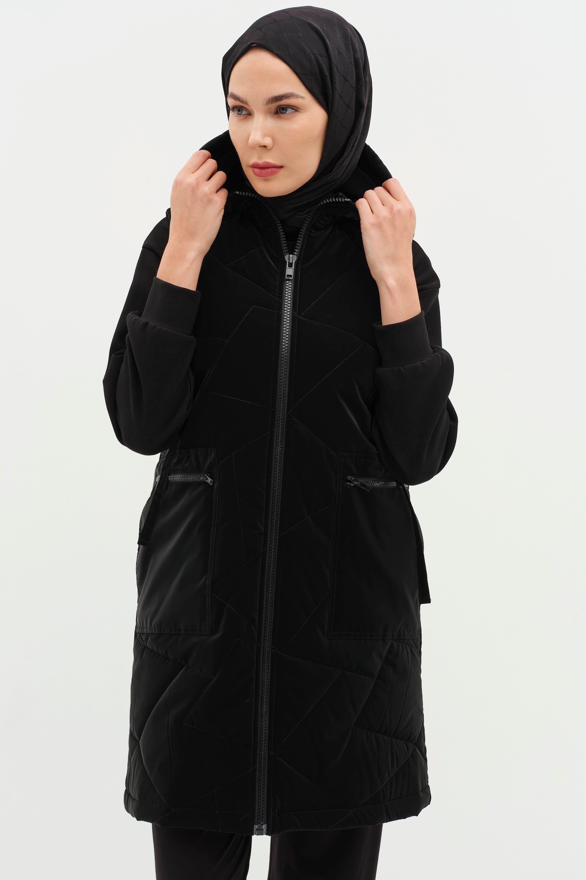 Kapüşonlu Fermuar Cepli Kapitone Yelek - Siyah TUGBA