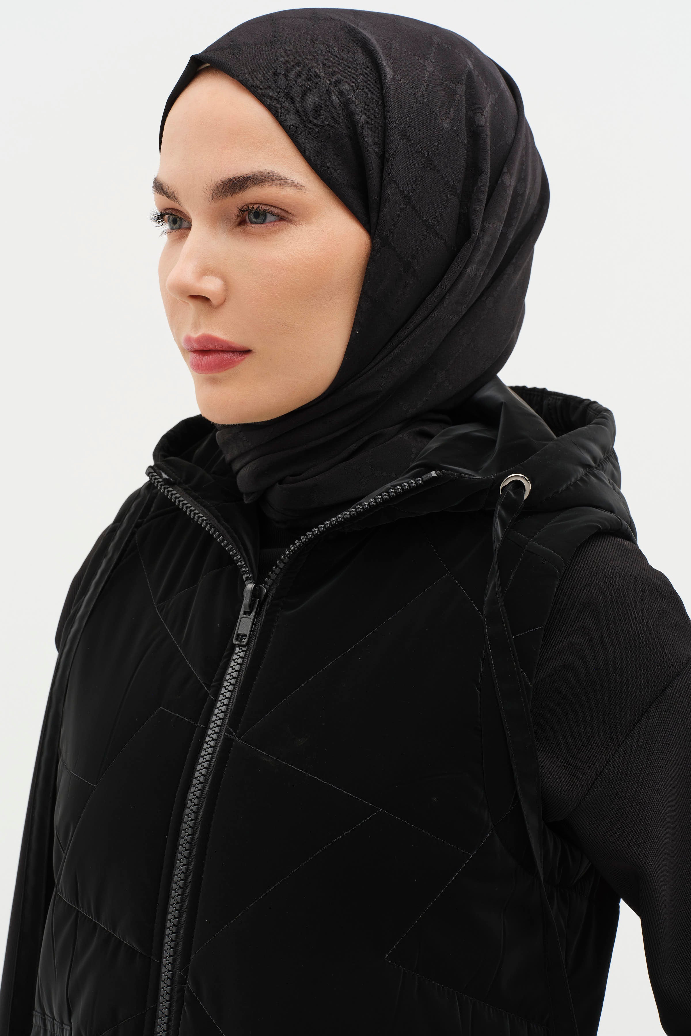 Kapüşonlu Fermuar Cepli Kapitone Yelek - Siyah TUGBA