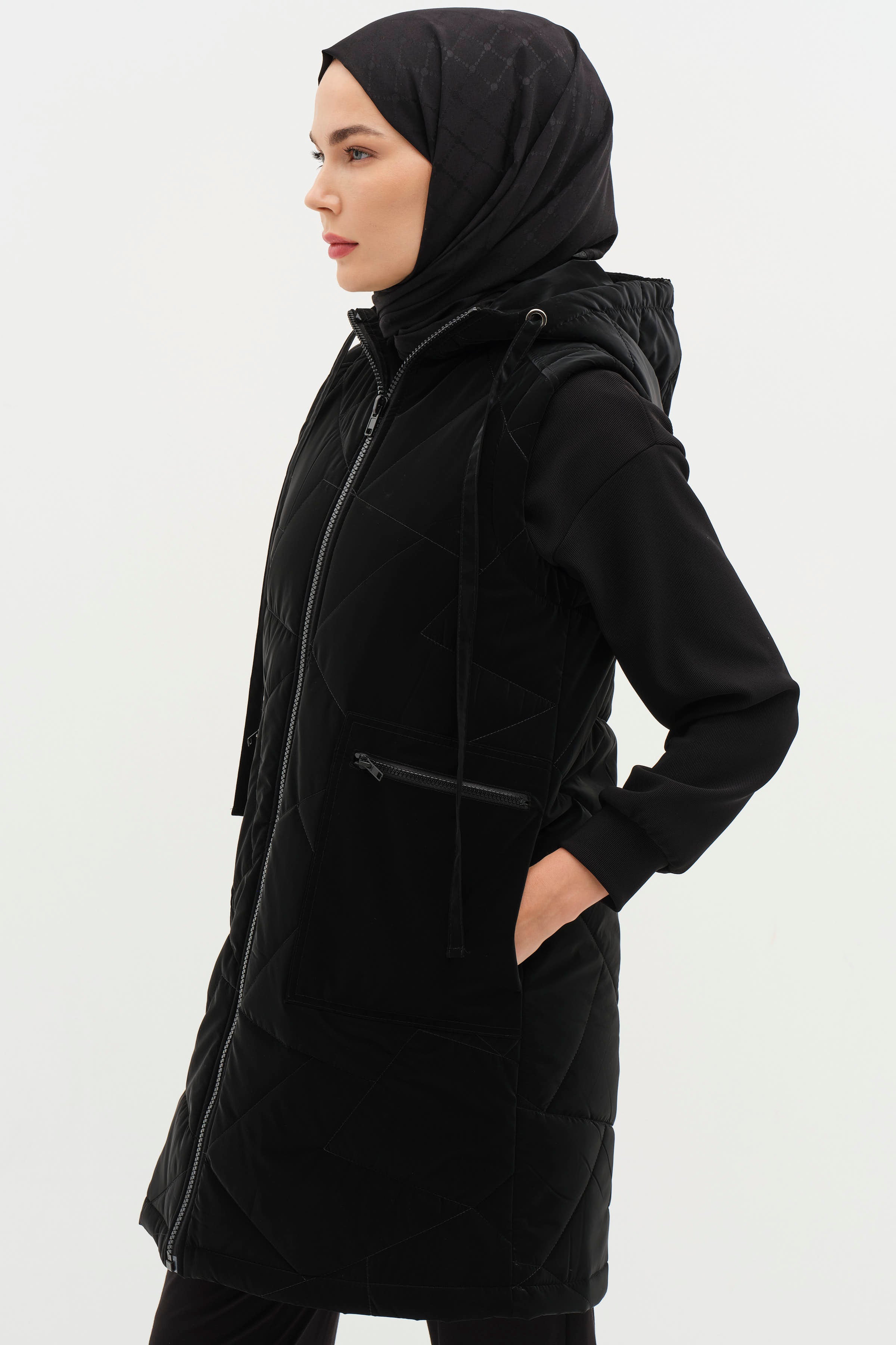 Kapüşonlu Fermuar Cepli Kapitone Yelek - Siyah TUGBA