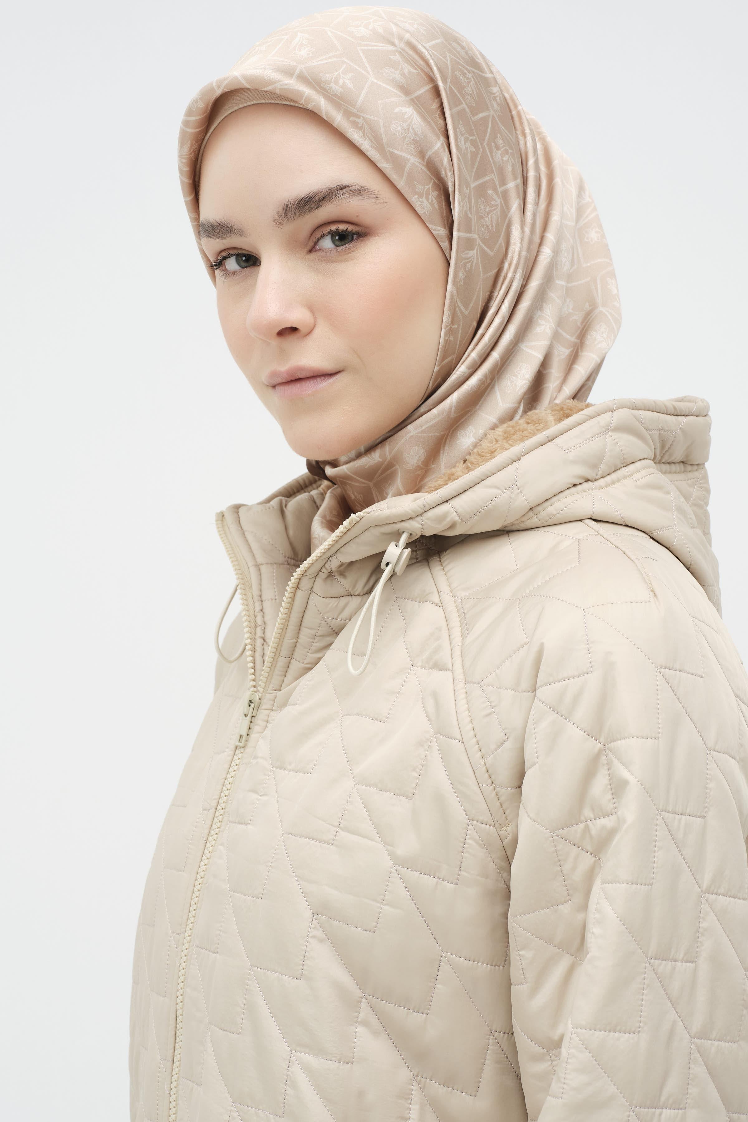 Kapüşonlu Kapitone Kaban - Bej TUGBA