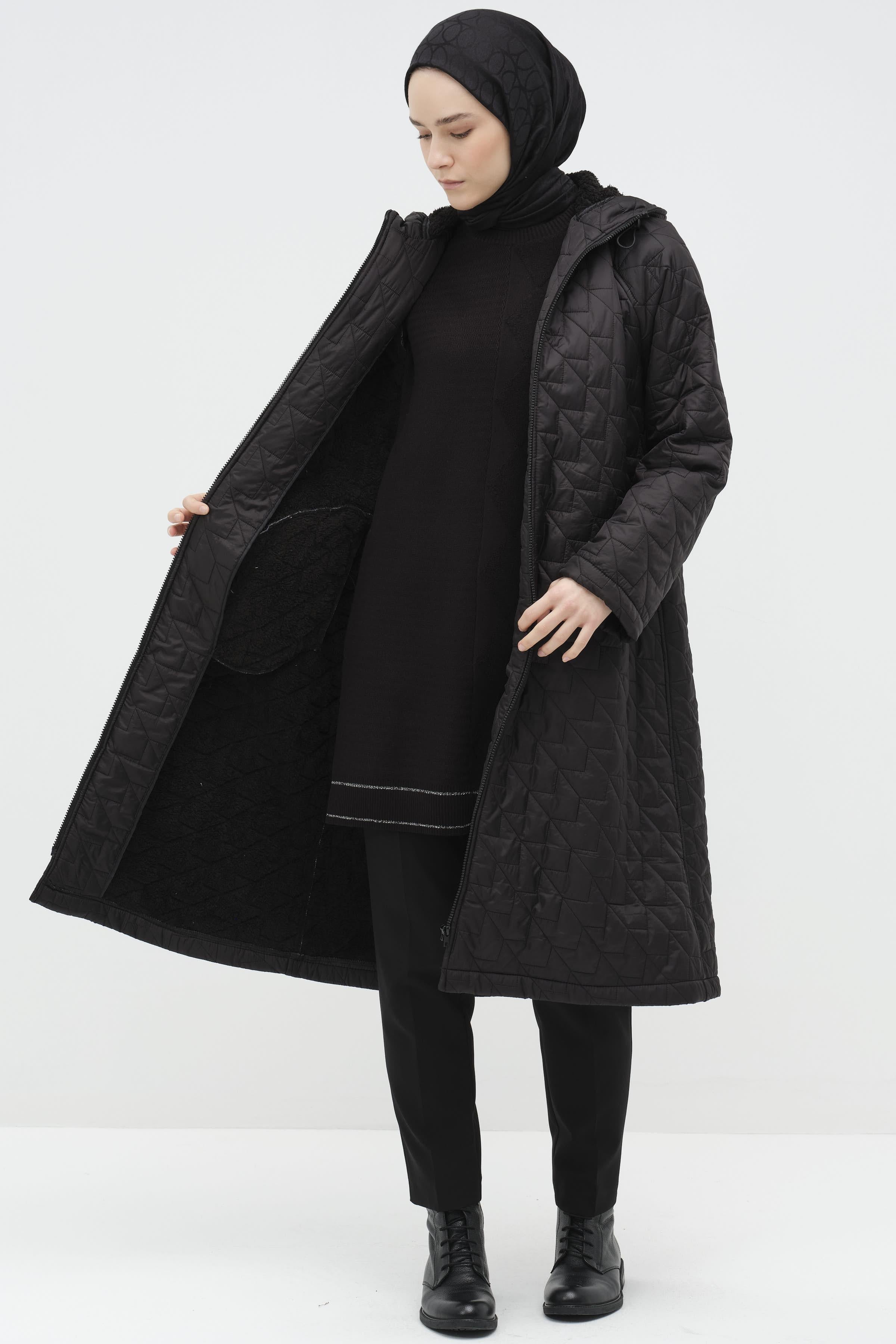 Kapüşonlu Kapitone Kaban - Siyah TUGBA