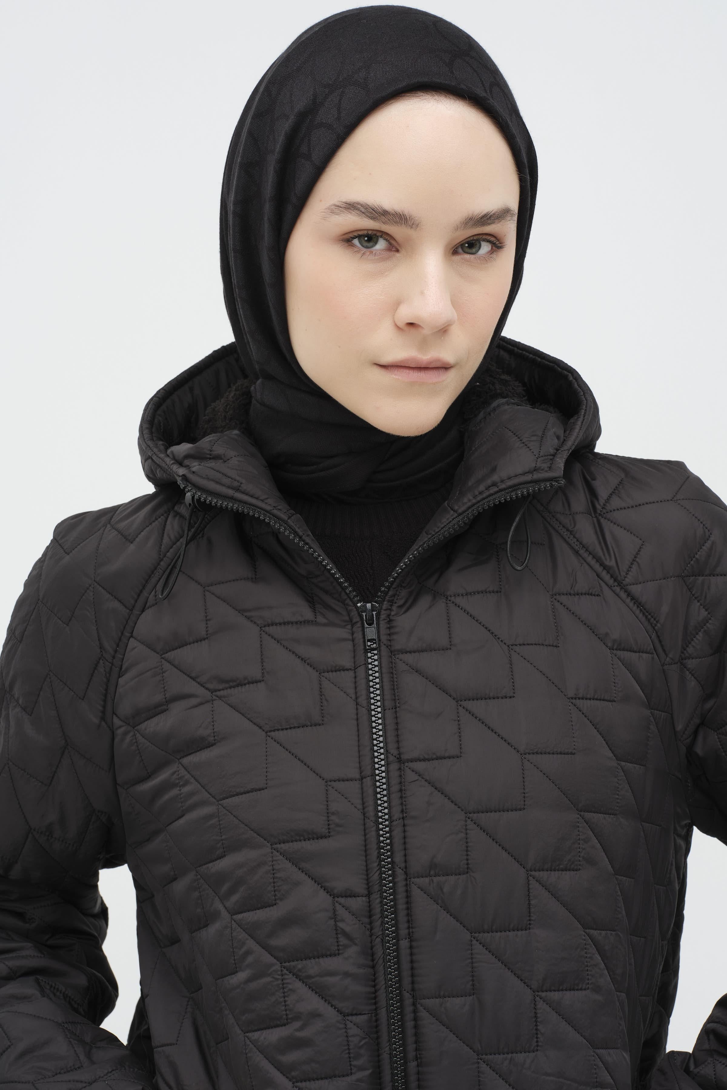 Kapüşonlu Kapitone Kaban - Siyah TUGBA