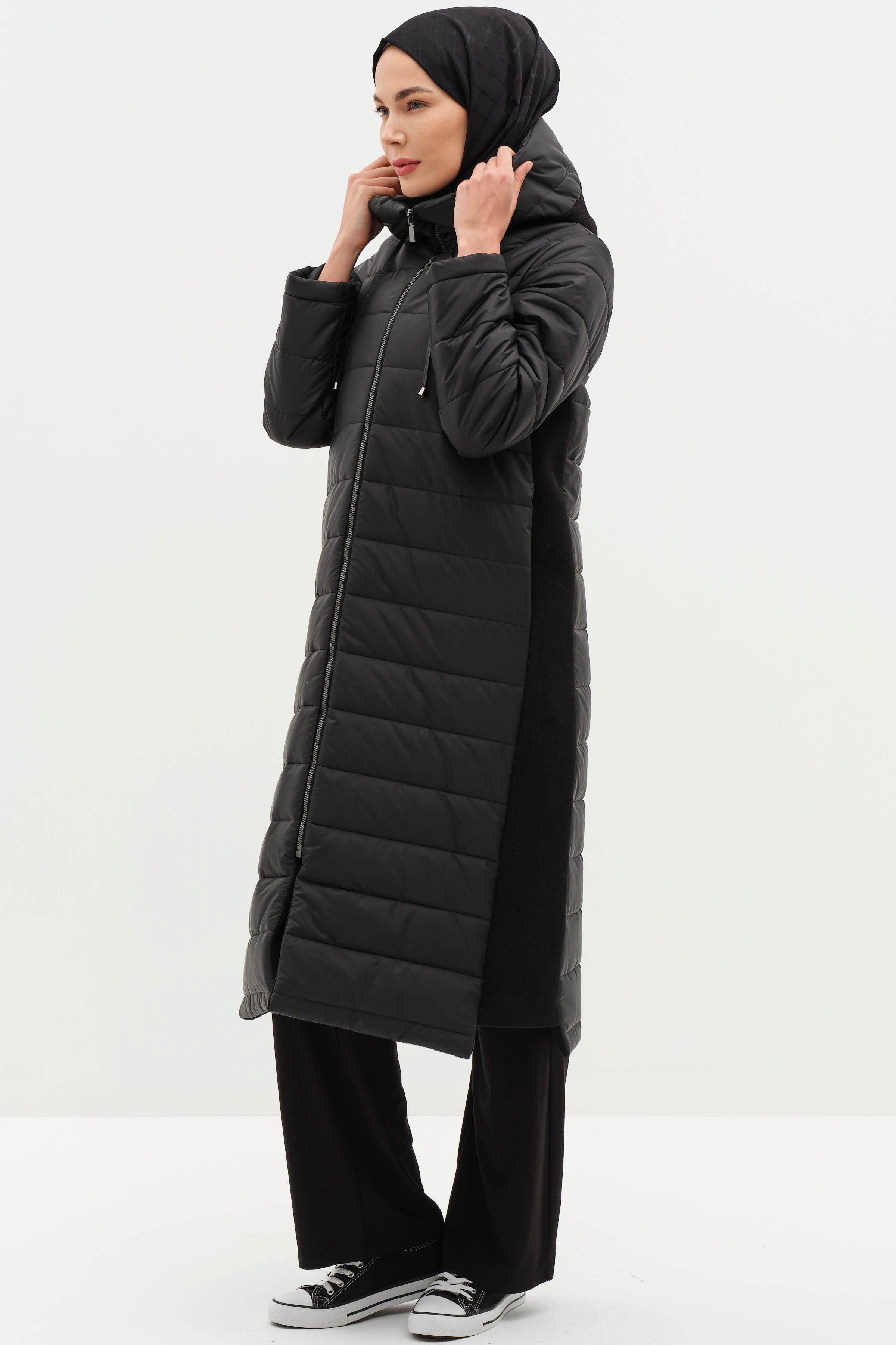 Kapüşonlu Kapitone Kaban - Siyah TUGBA