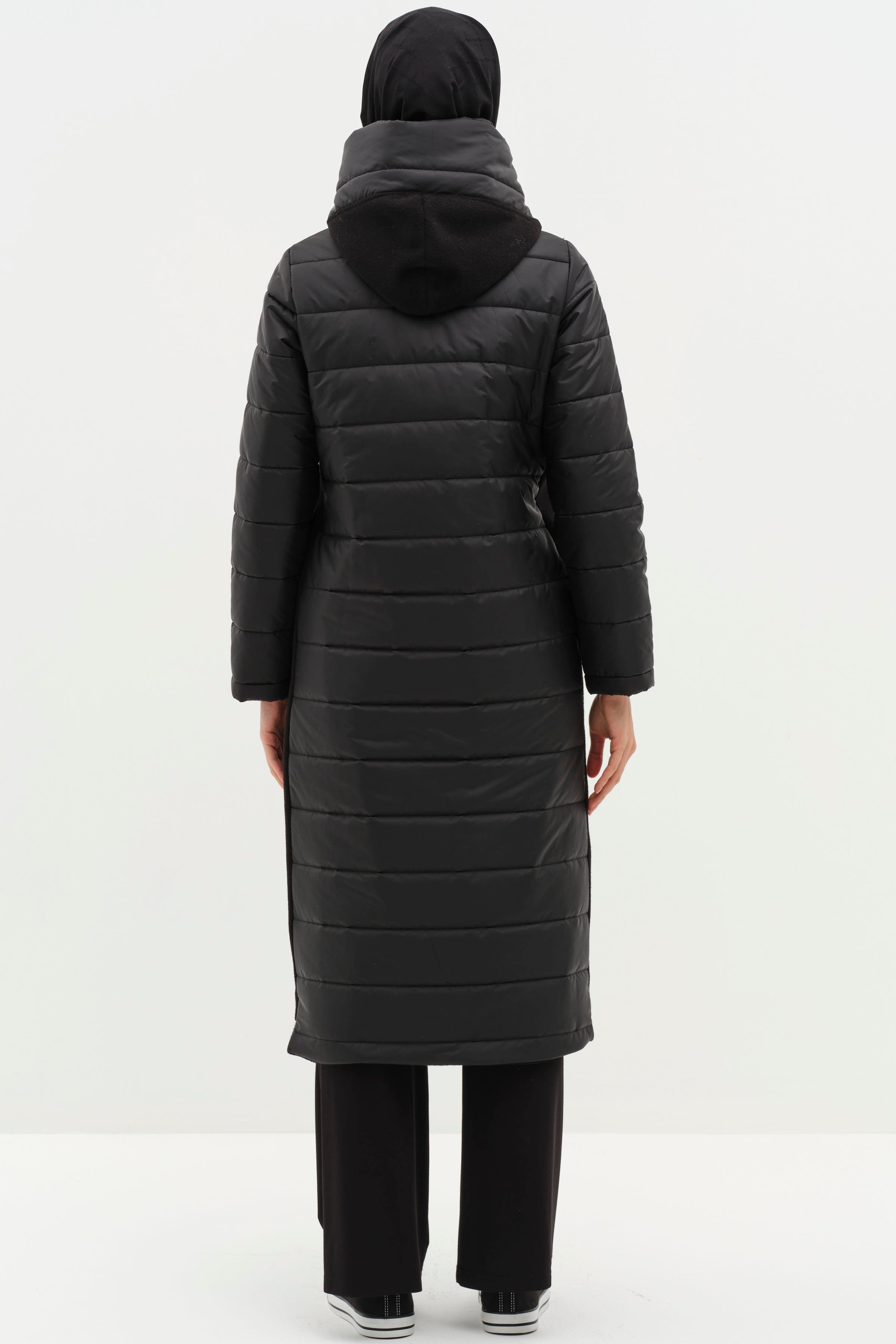 Kapüşonlu Kapitone Kaban - Siyah TUGBA