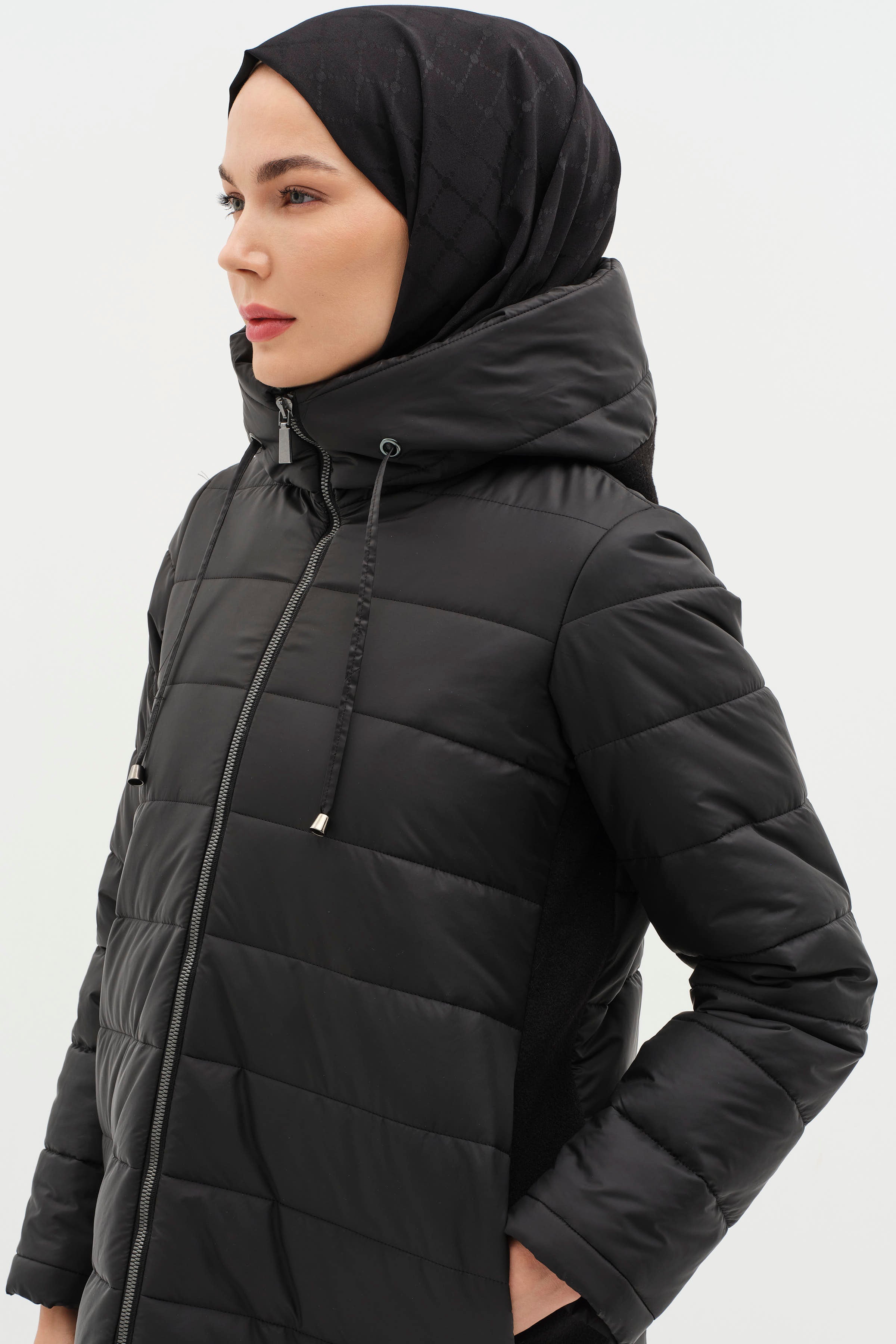 Kapüşonlu Kapitone Kaban - Siyah TUGBA