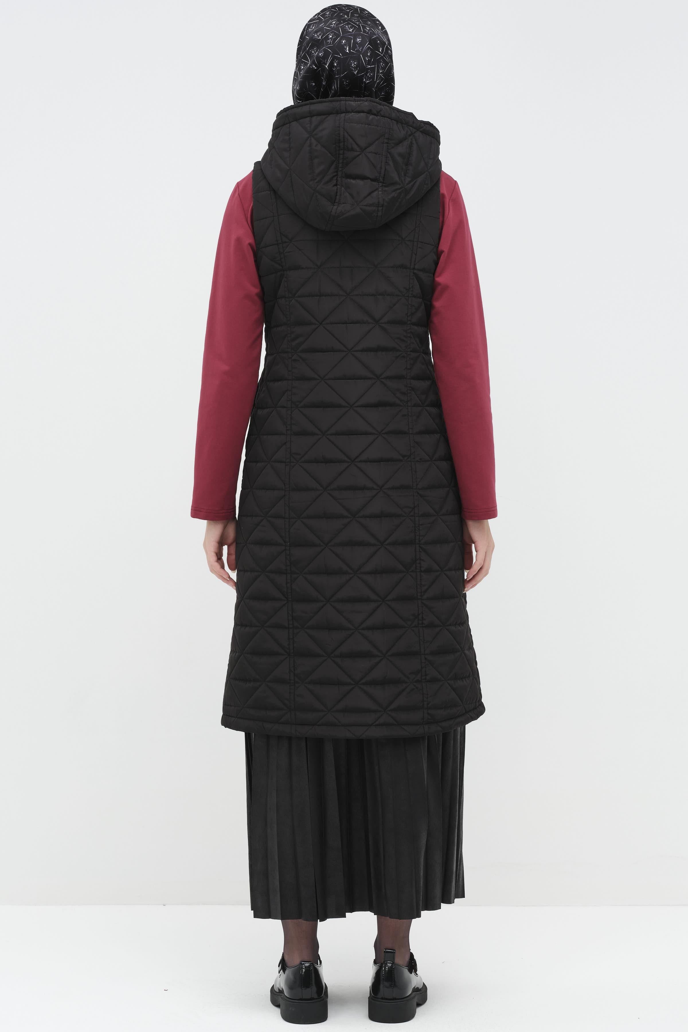 Kapüşonlu Kapitone Uzun Yelek - Siyah TUGBA