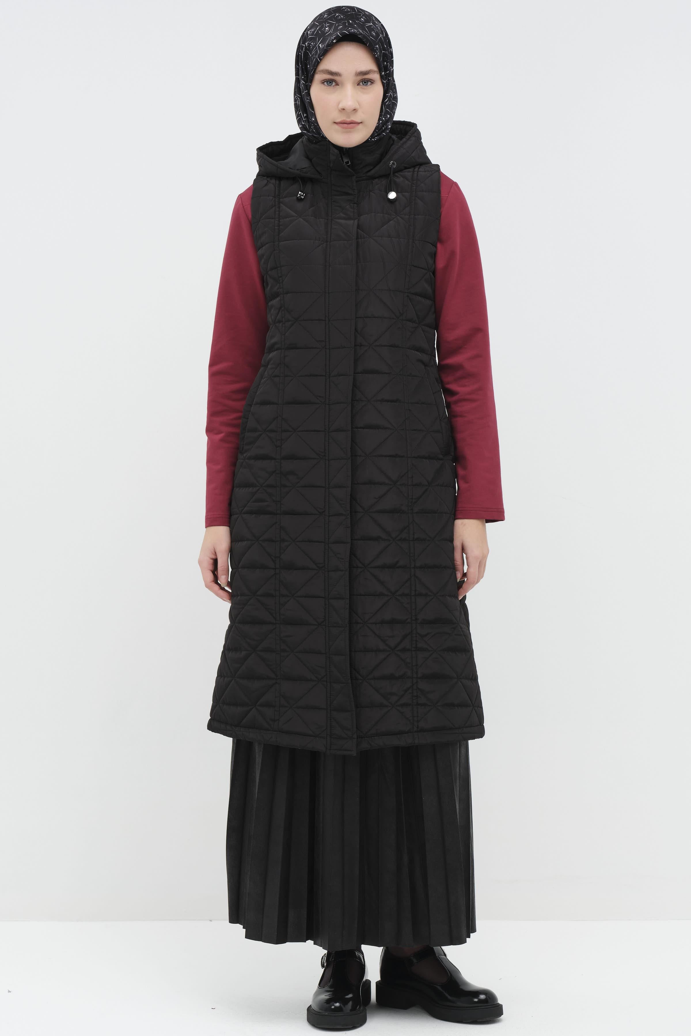 Kapüşonlu Kapitone Uzun Yelek - Siyah TUGBA