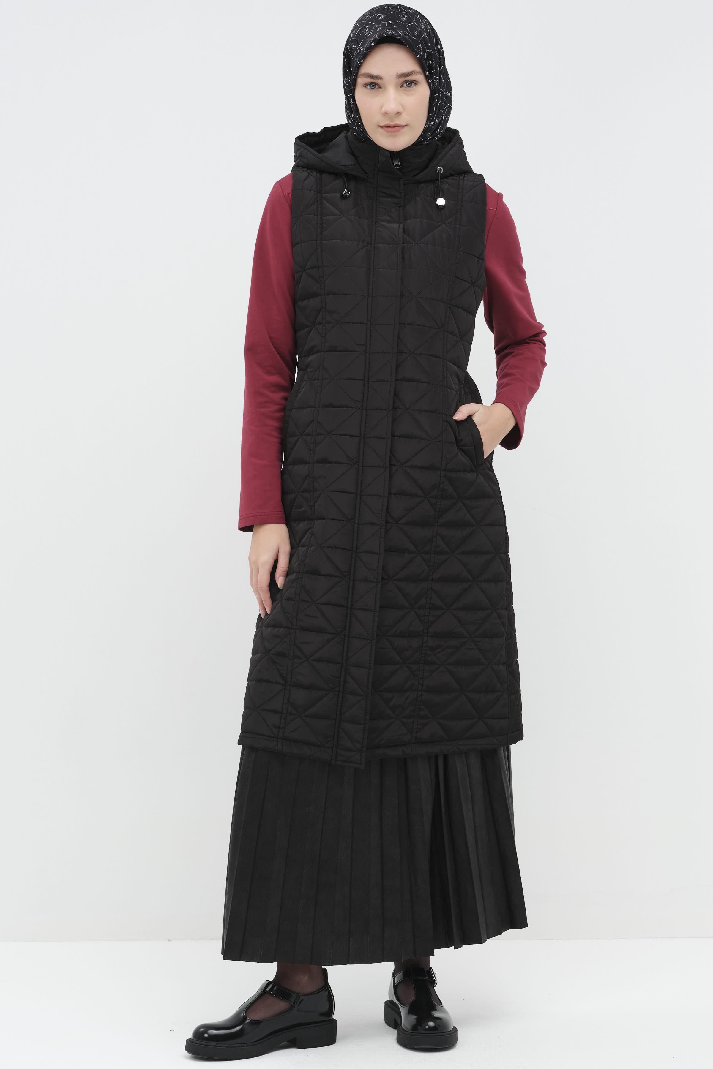 Kapüşonlu Kapitone Uzun Yelek - Siyah TUGBA