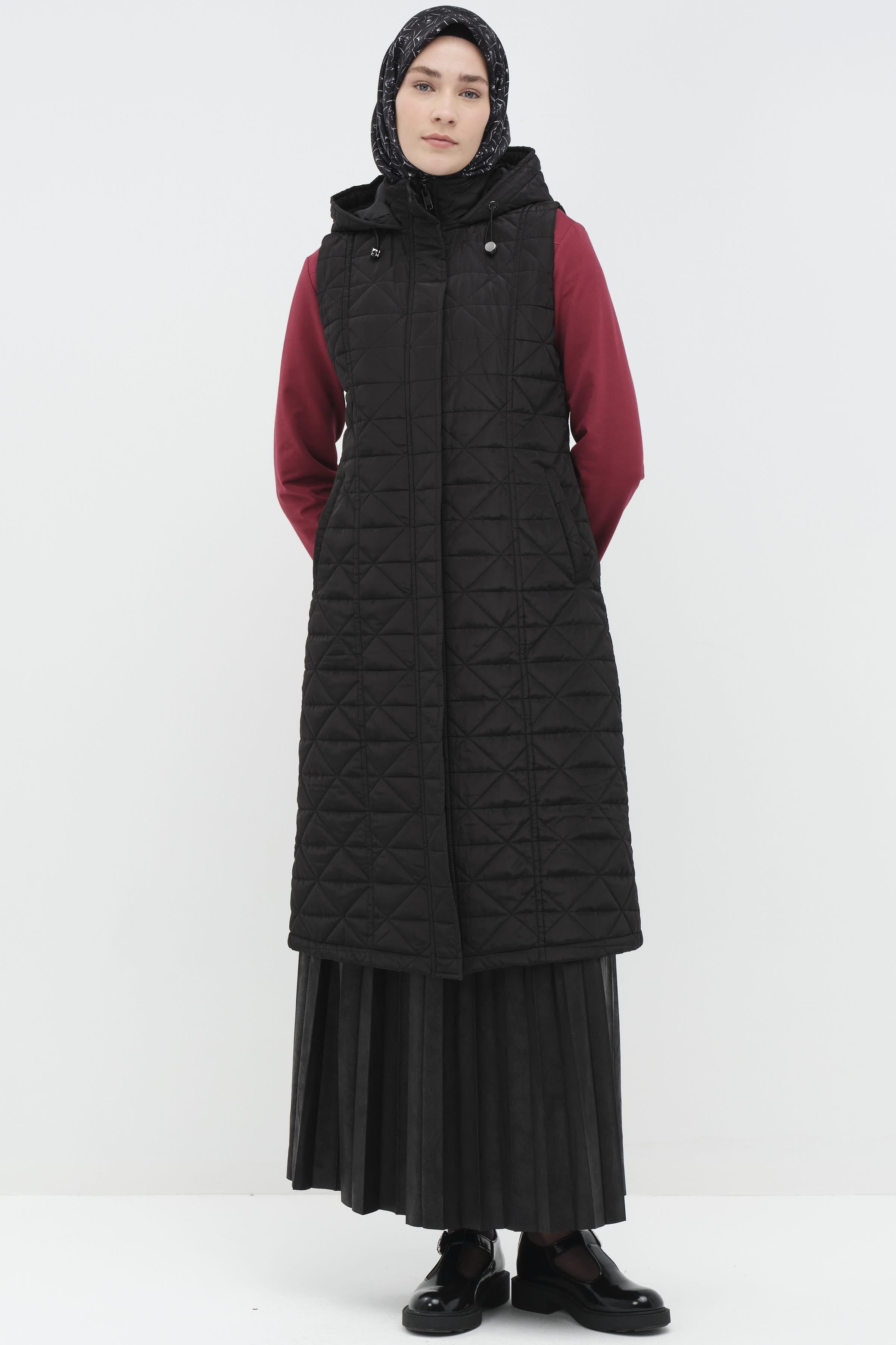 Kapüşonlu Kapitone Uzun Yelek - Siyah TUGBA