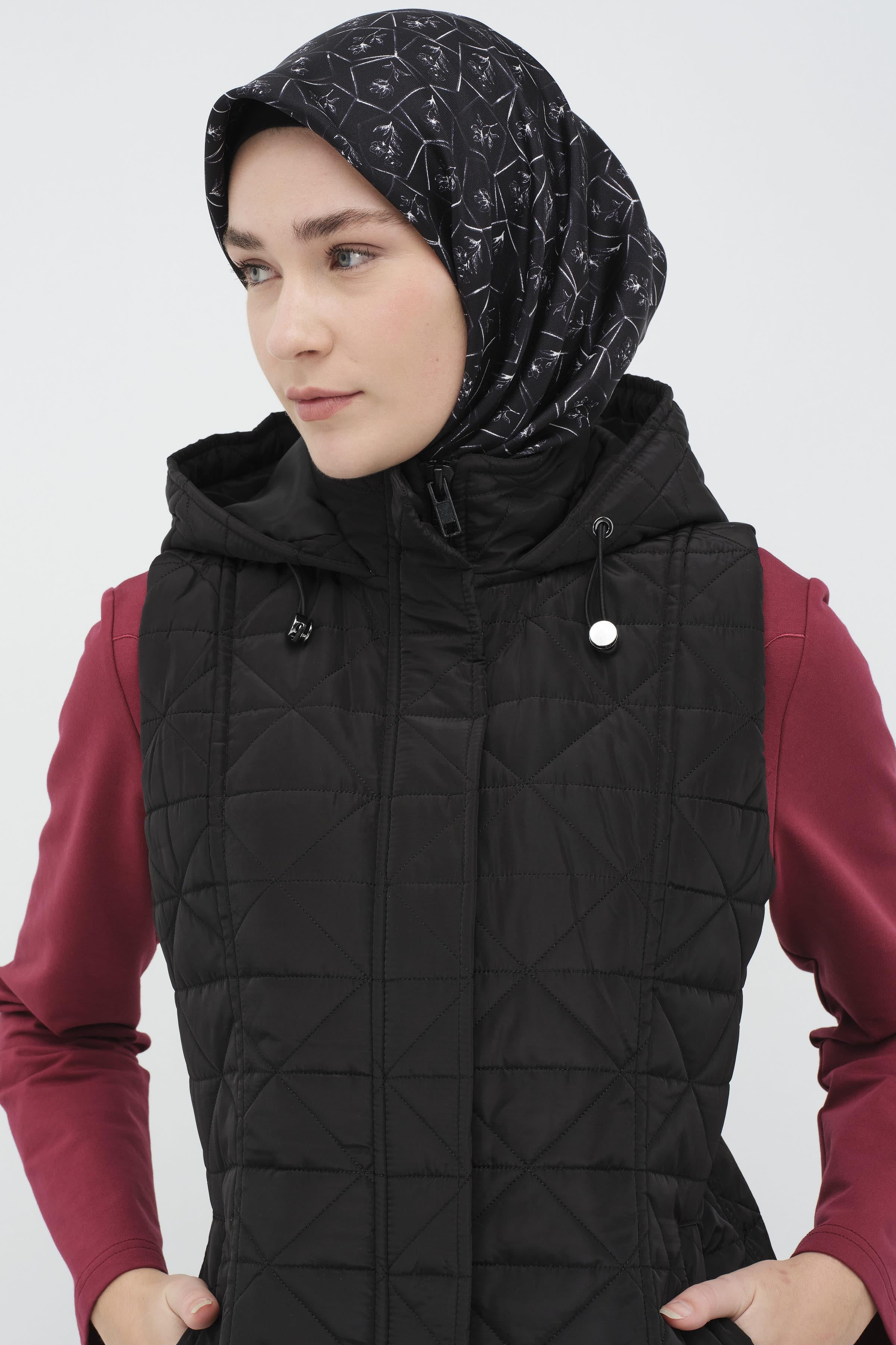 Kapüşonlu Kapitone Uzun Yelek - Siyah TUGBA